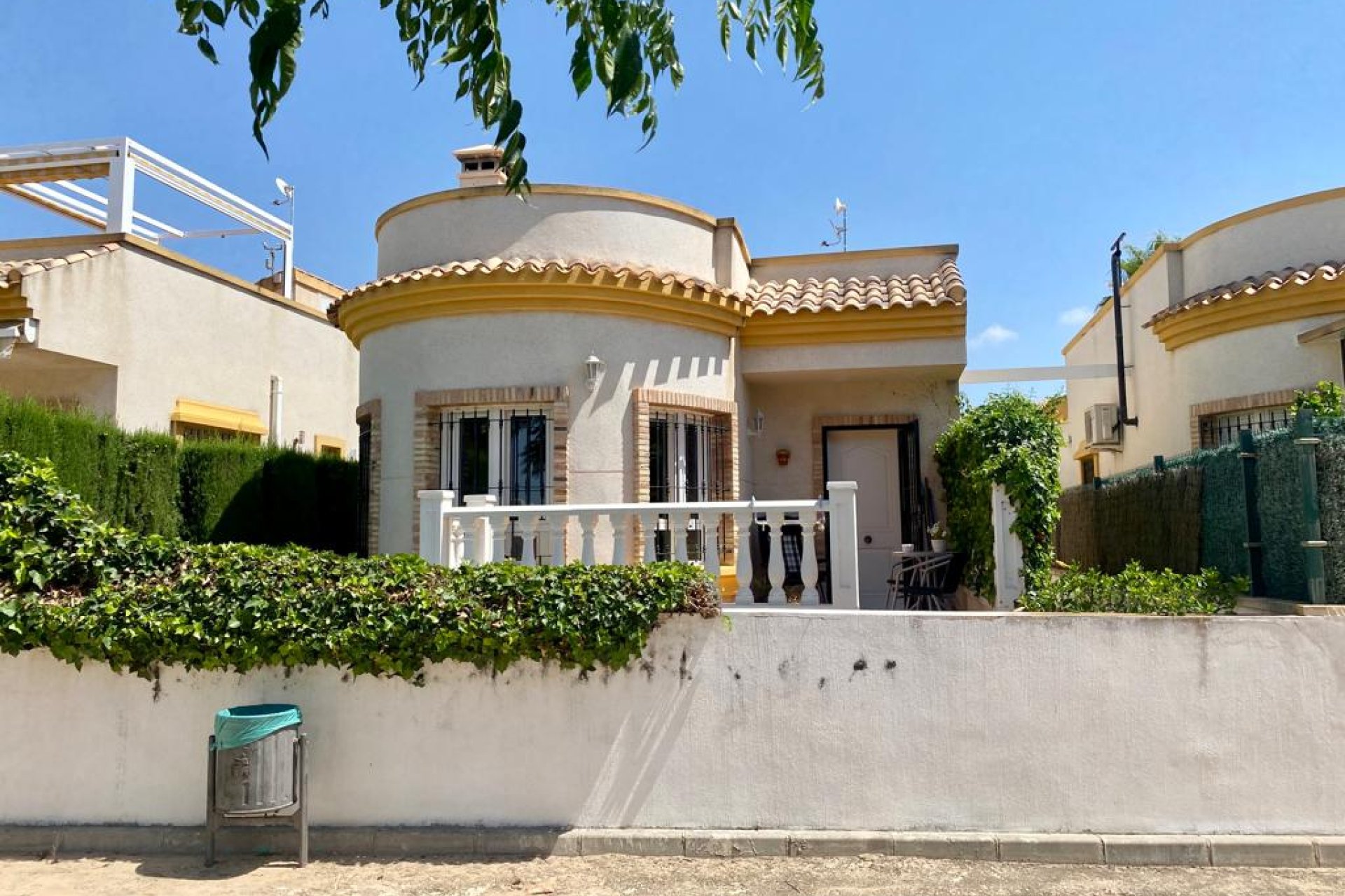 Resale - Villa - Los Montesinos - La Herrada