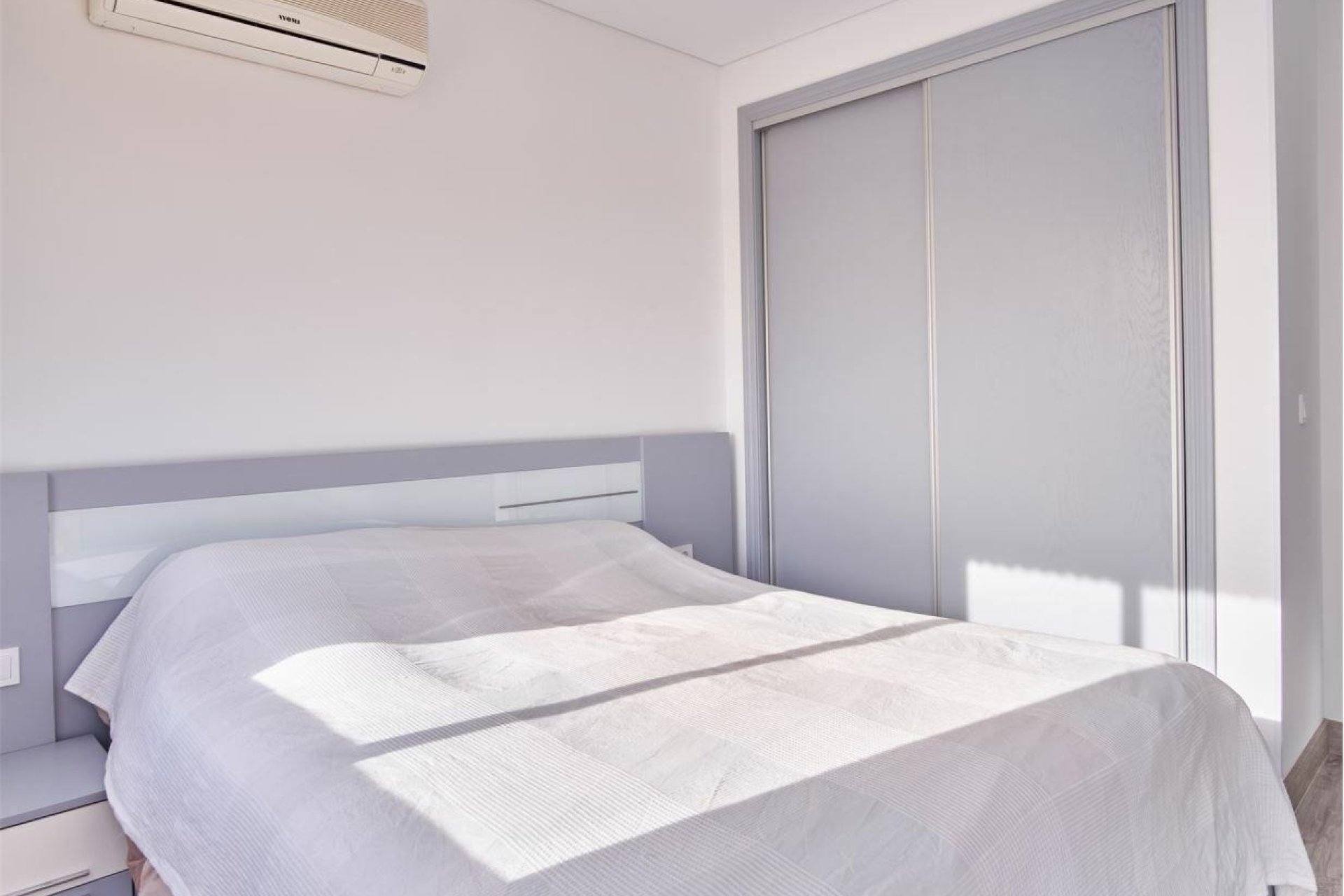 Resale - Villa * - Los Montesinos - La Herrada *