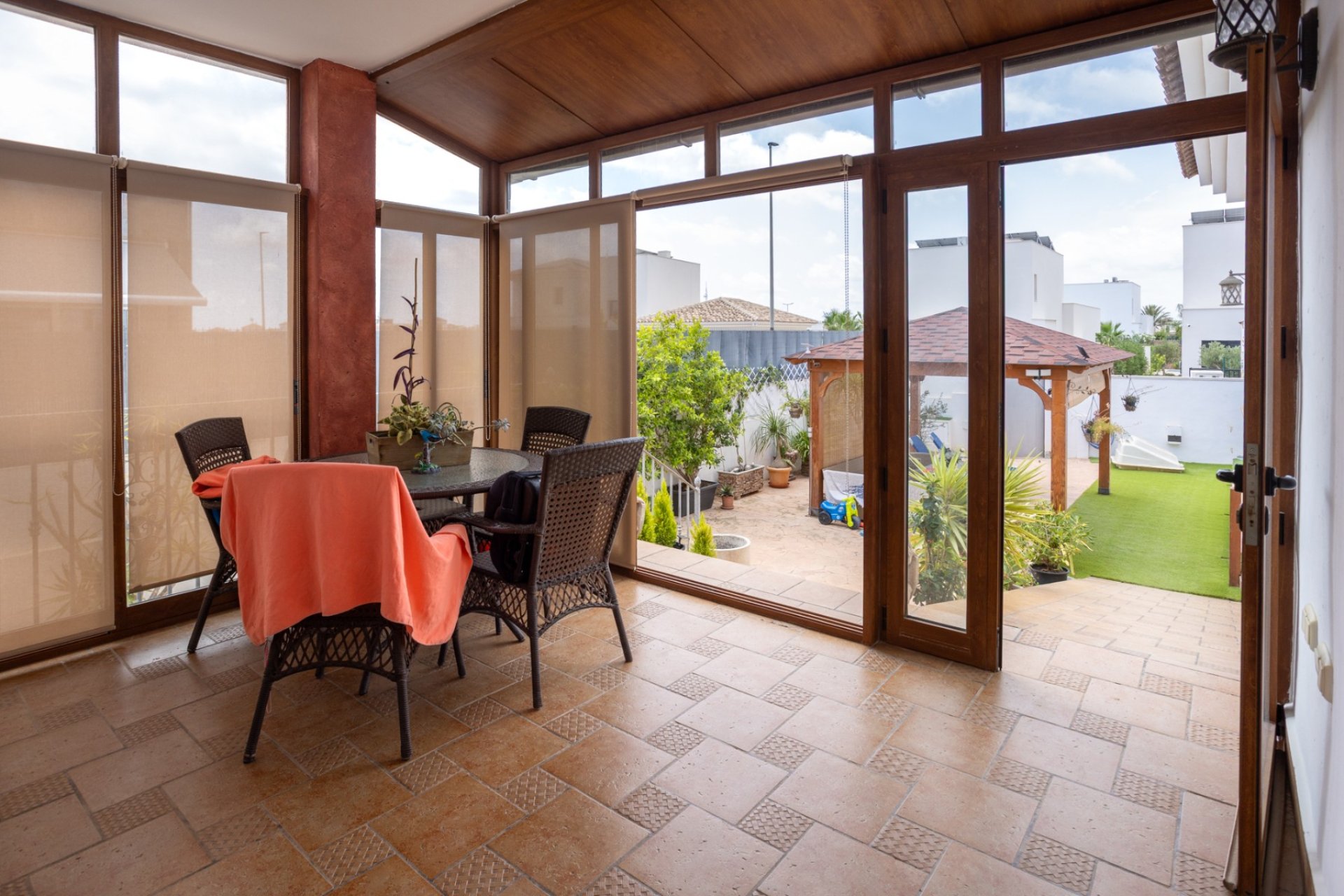 Resale - Villa * - Los Montesinos - La Herrada *