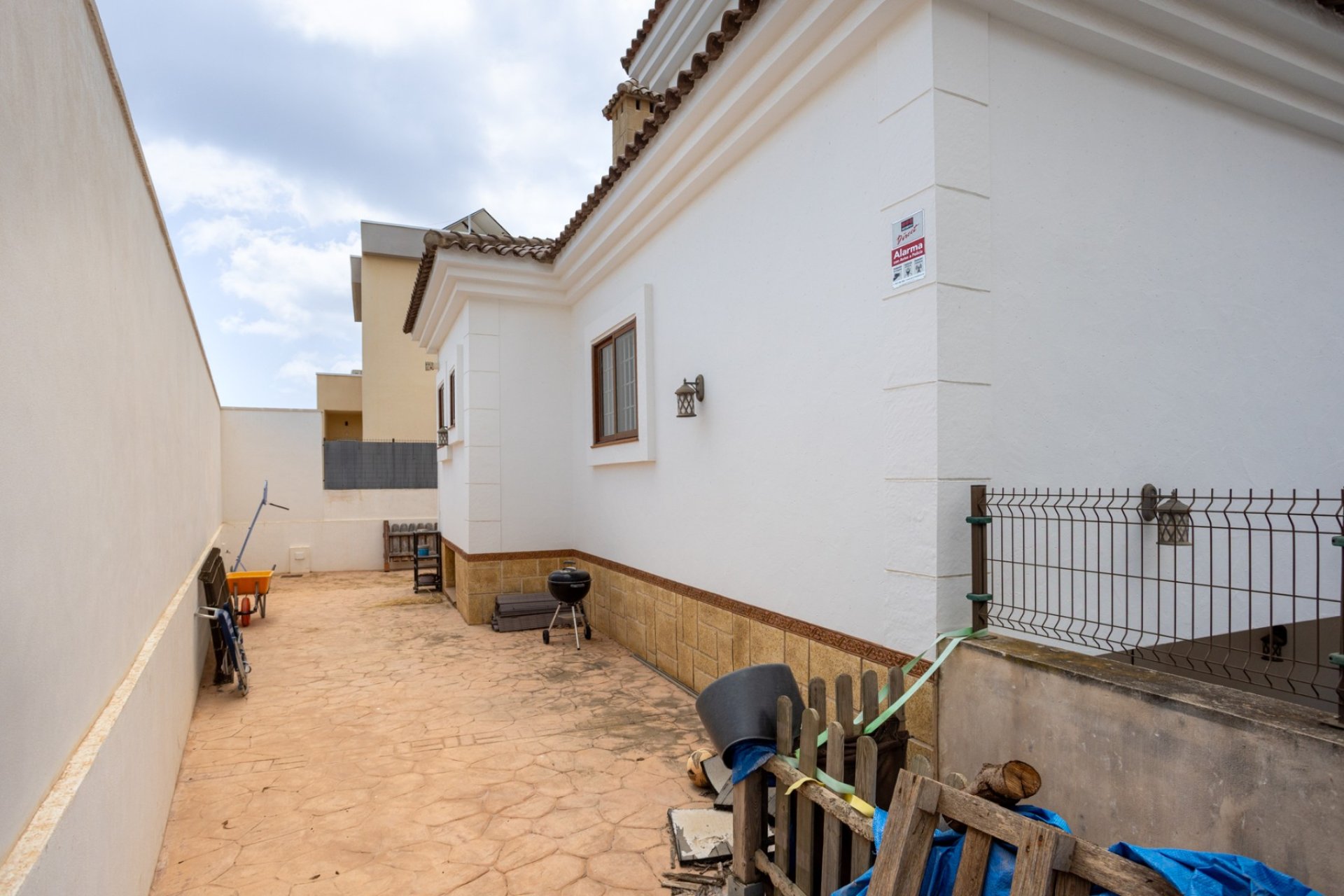 Resale - Villa * - Los Montesinos - La Herrada *