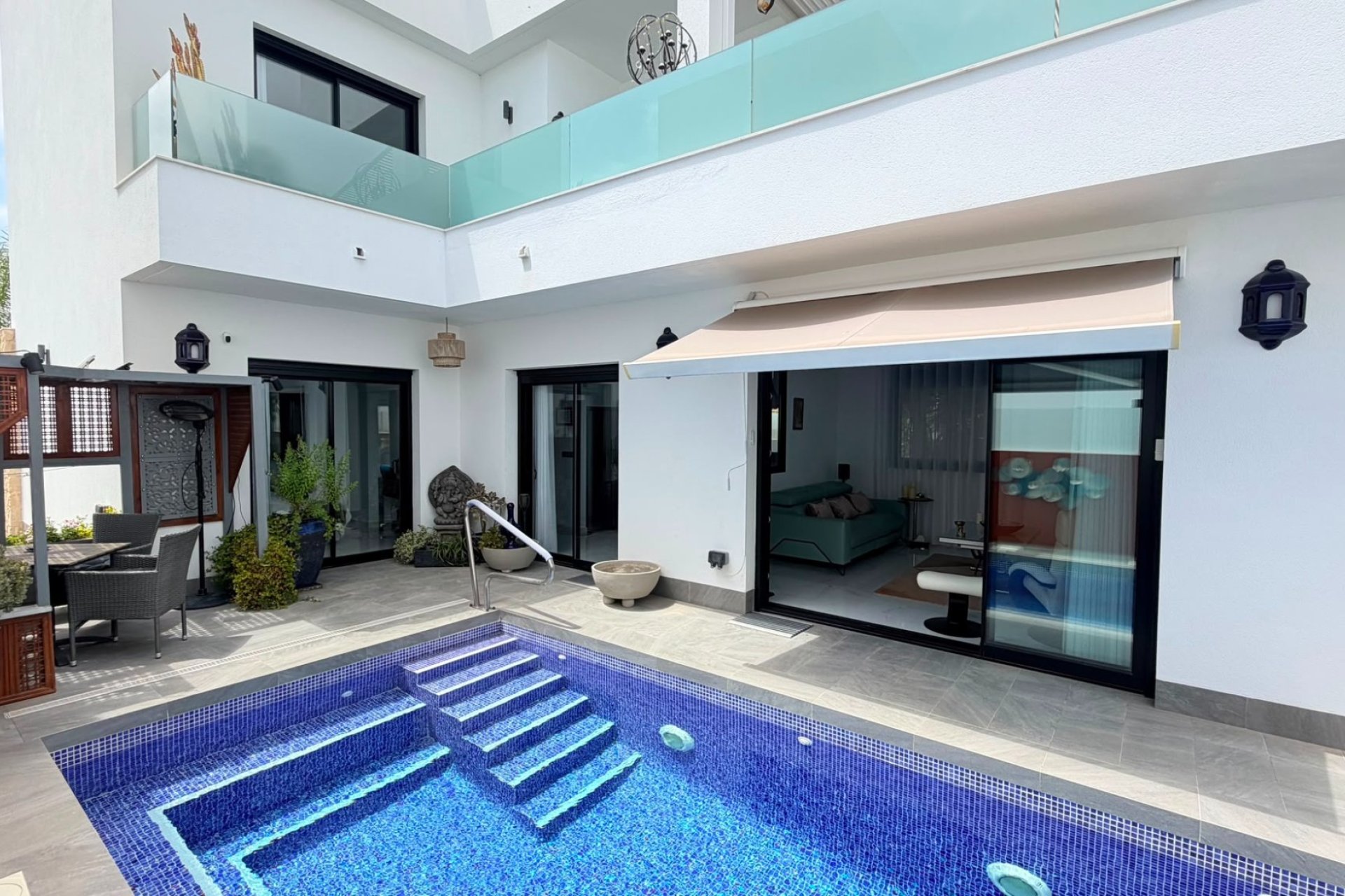 Resale - Villa * - Los Montesinos * - La Herrada *
