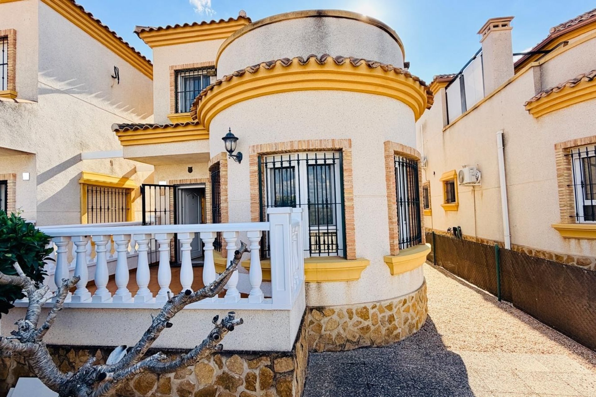 Resale - Villa * - Los Montesinos * - La Herrada *