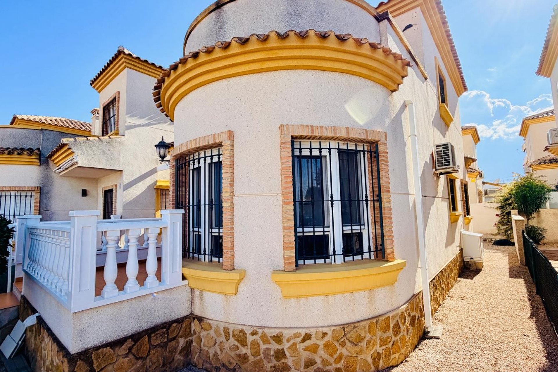 Resale - Villa * - Los Montesinos * - La Herrada *