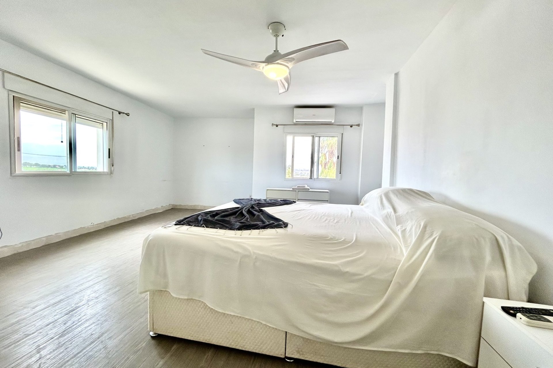 Resale - Villa * - Los Montesinos *