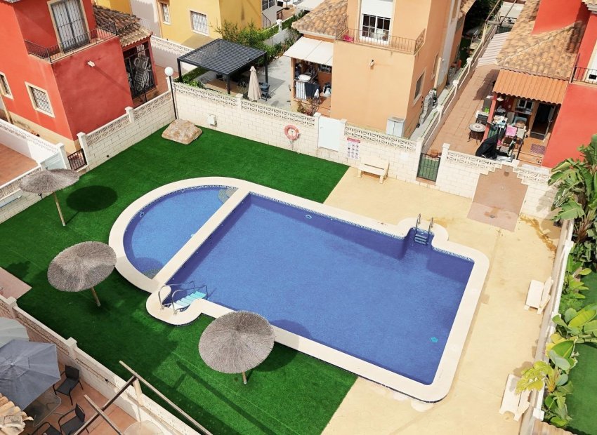 Resale - Villa * - Los Montesinos *
