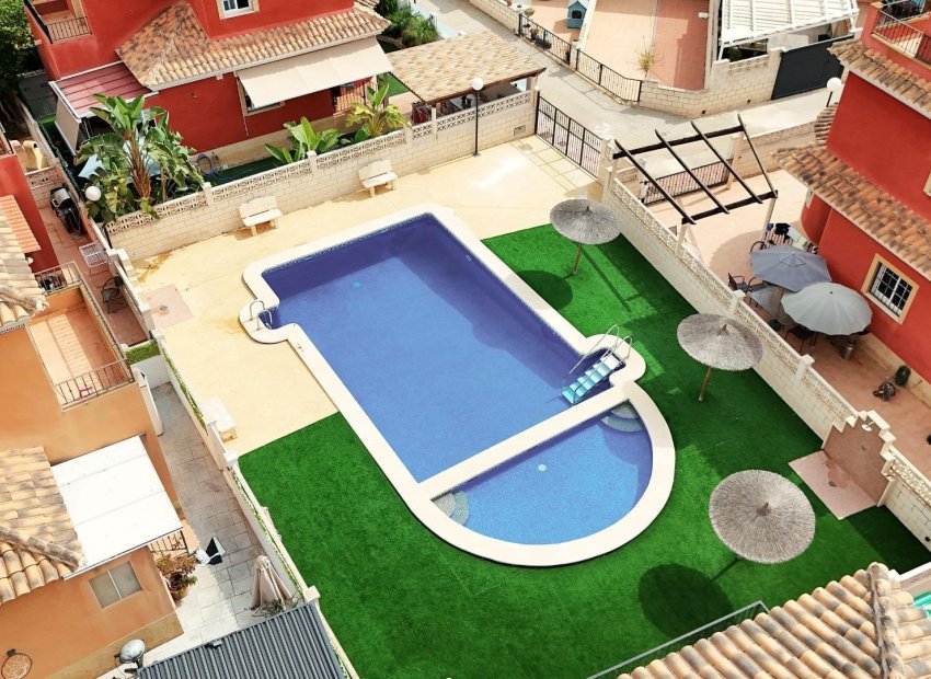 Resale - Villa * - Los Montesinos *