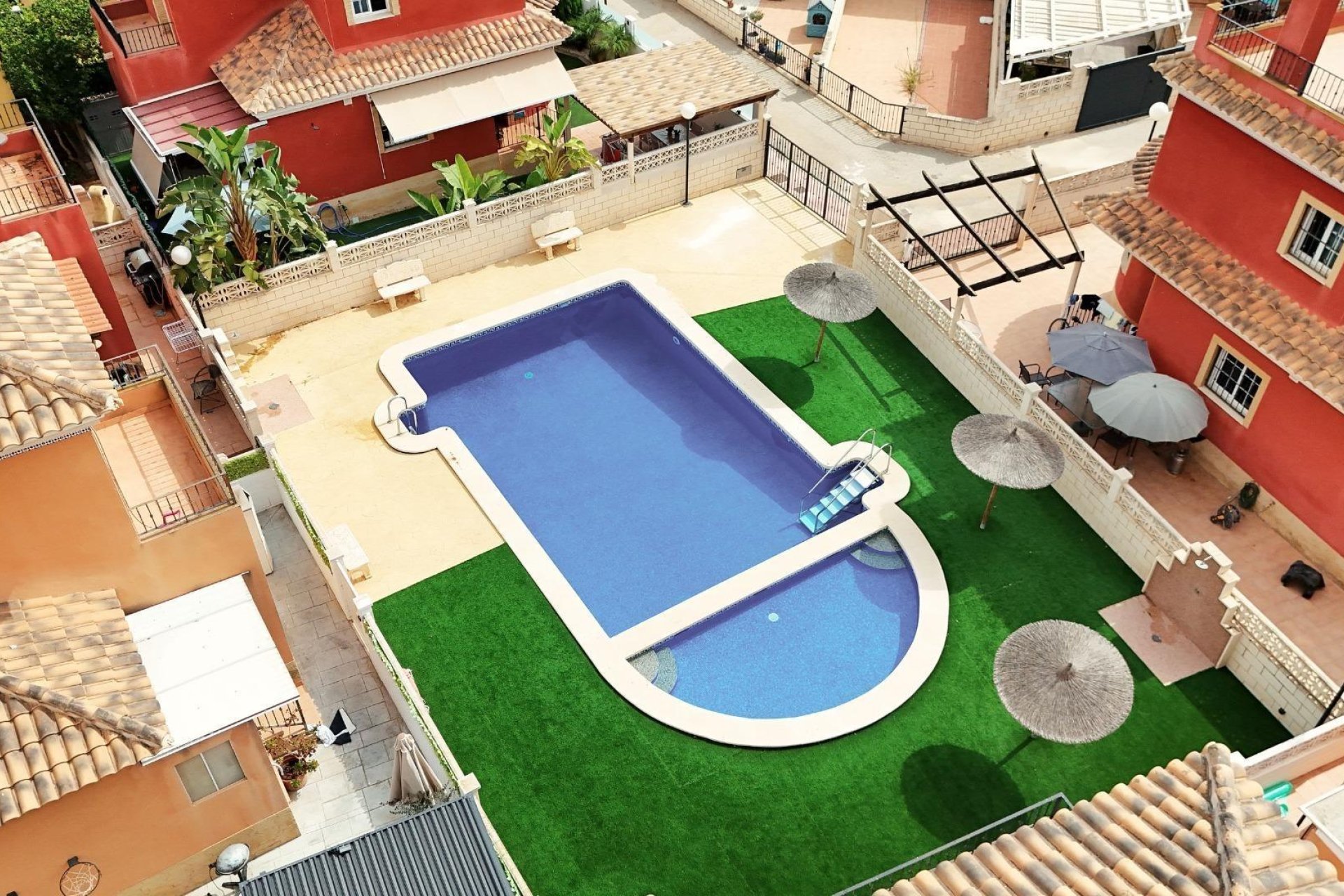 Resale - Villa * - Los Montesinos *