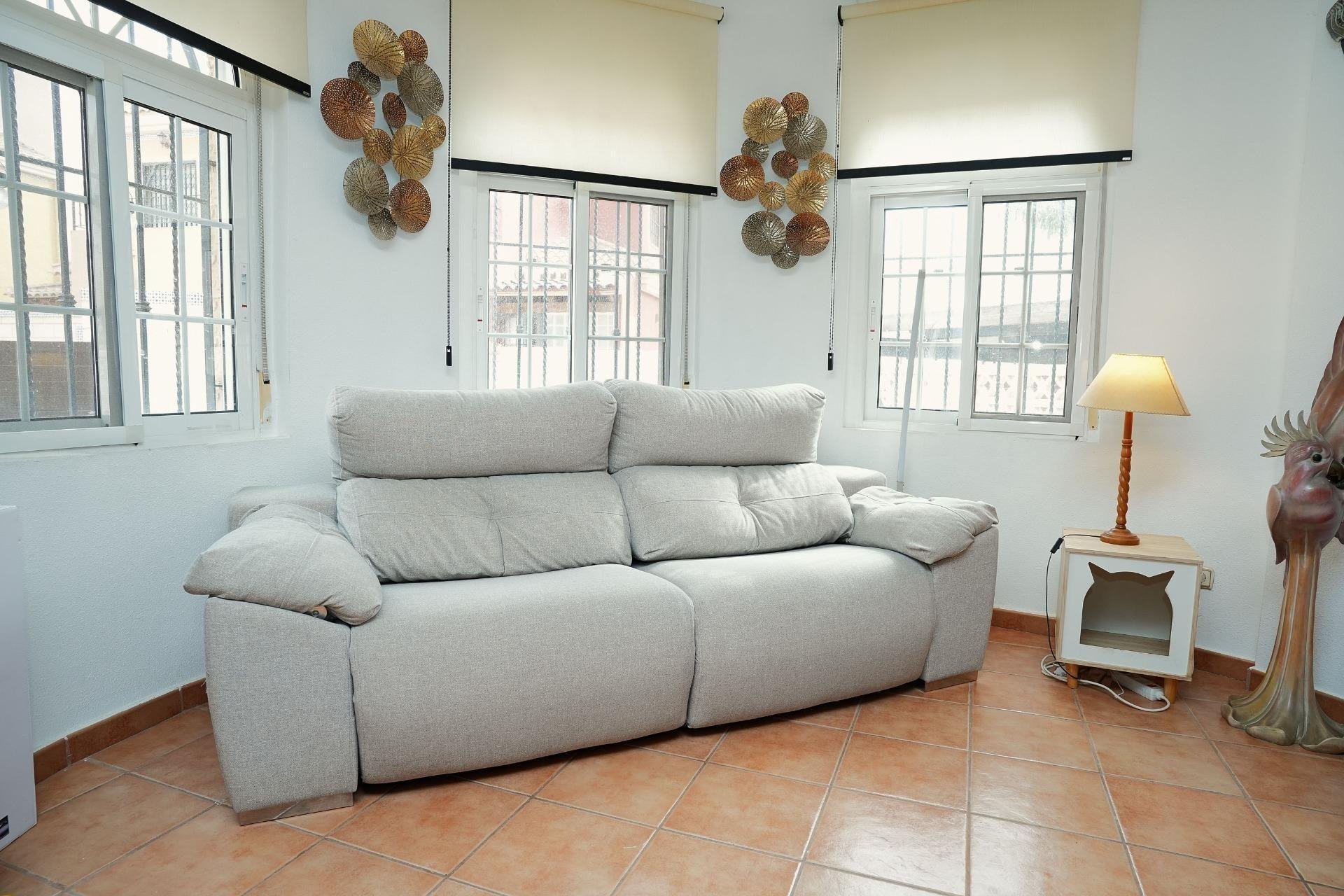 Resale - Villa * - Los Montesinos *