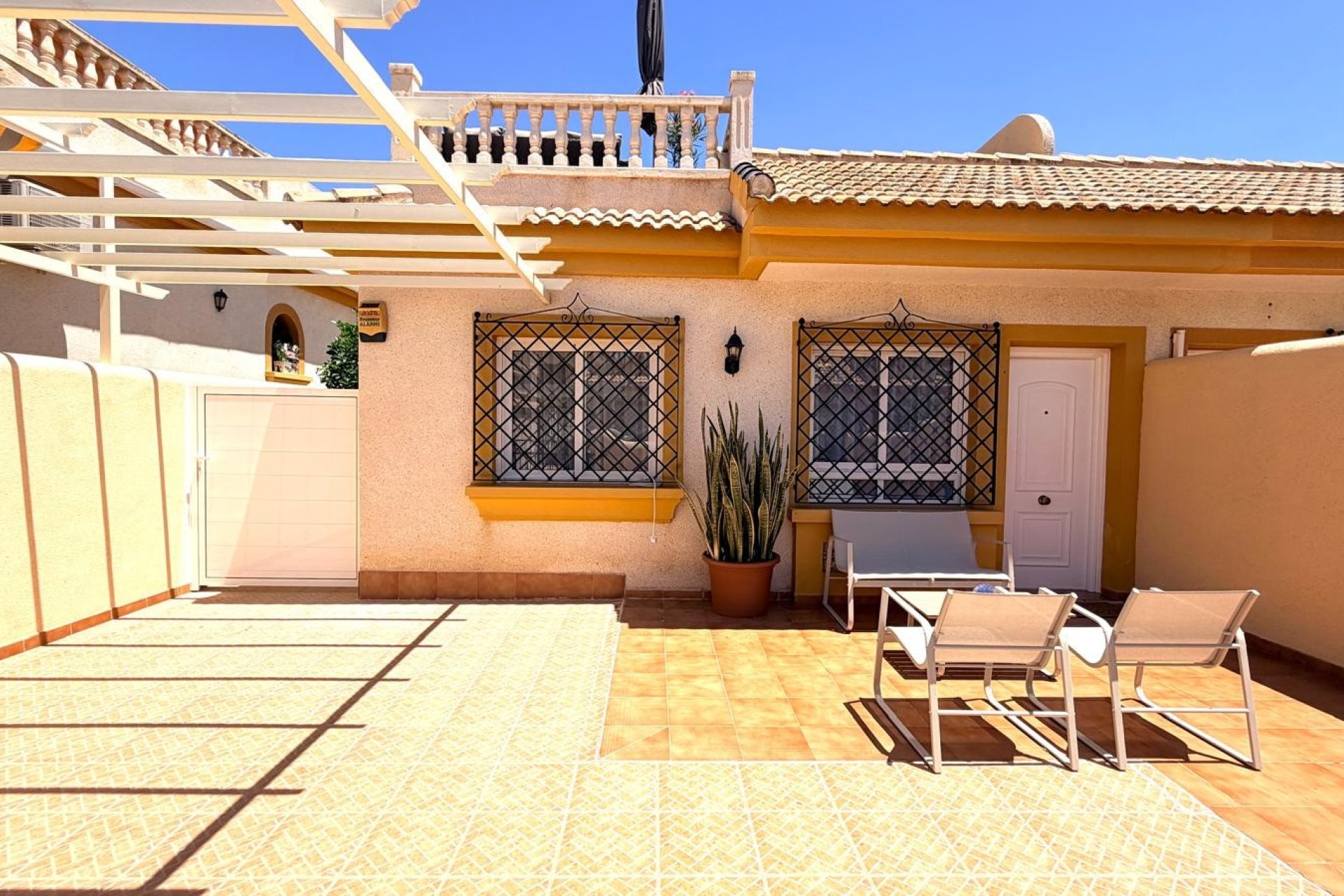 Resale - Villa * - Los Montesinos *