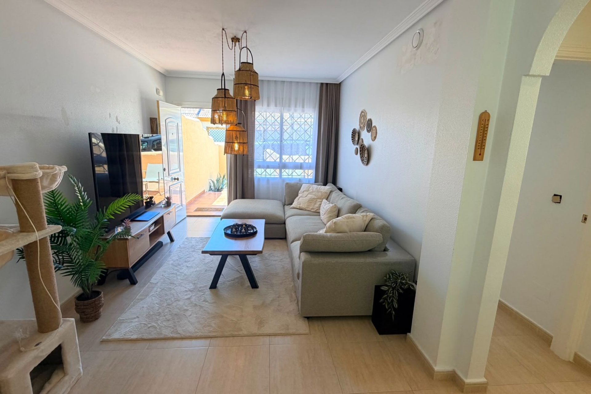 Resale - Villa * - Los Montesinos *