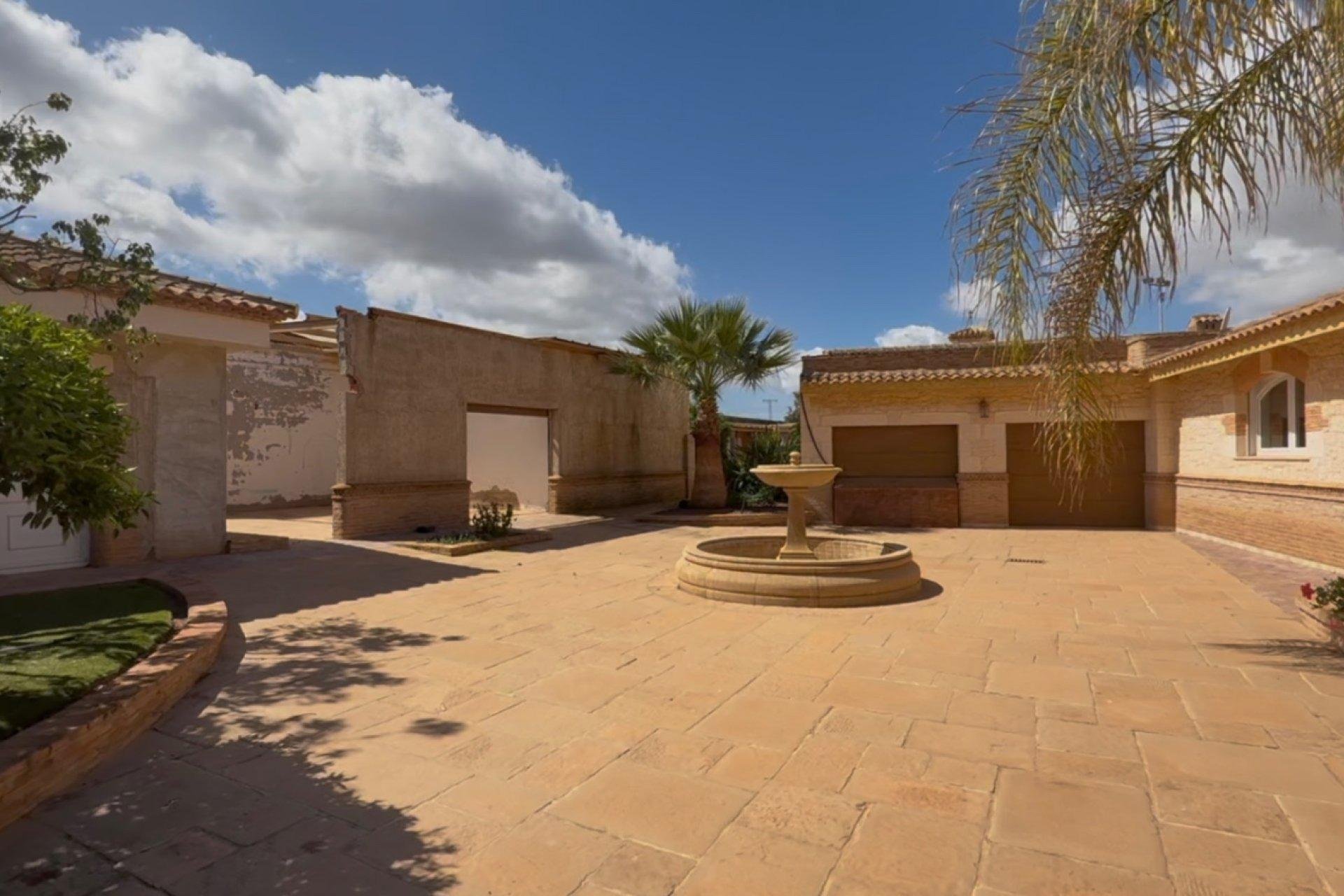 Resale - Villa * - Los Nietos - Nietos  Los