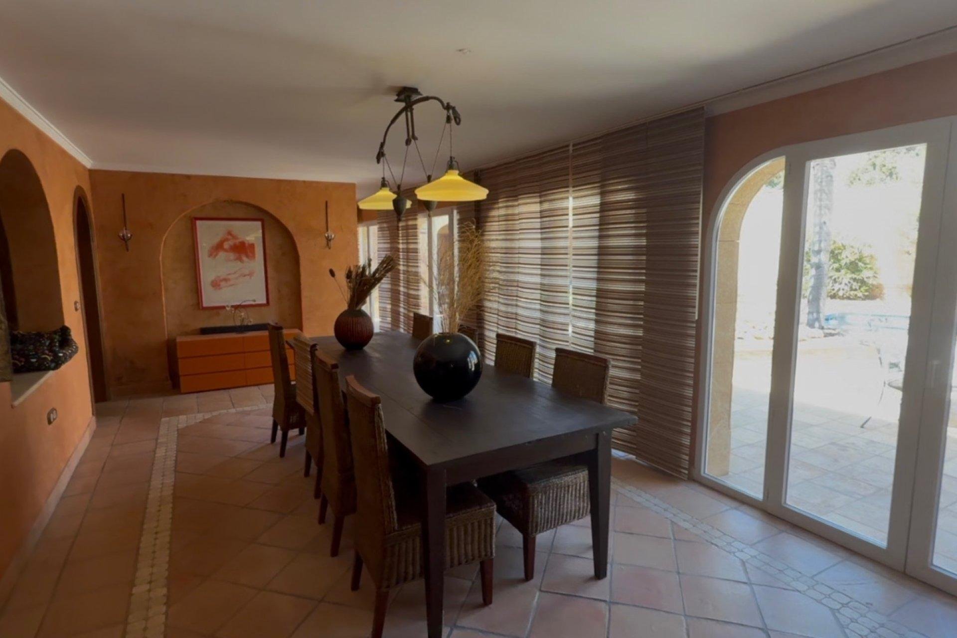 Resale - Villa * - Los Nietos - Nietos  Los