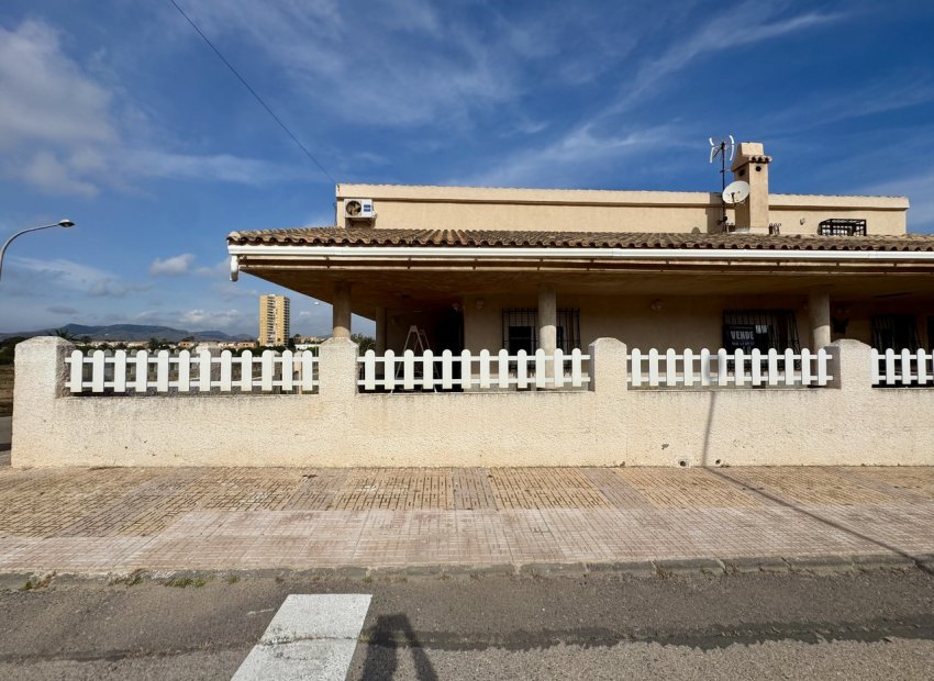 Resale - Villa * - Mar de Cristal *