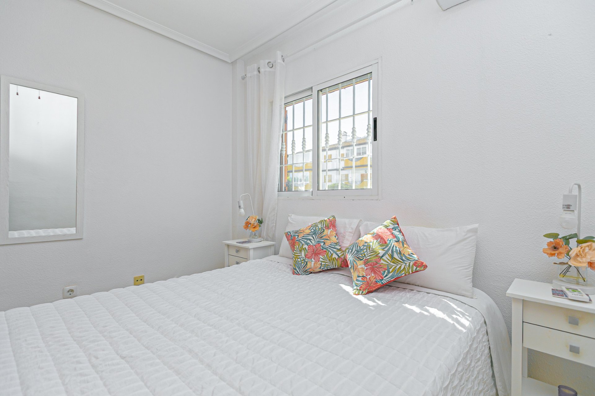 Resale - Villa * - Mil Palmeras * - Riomar