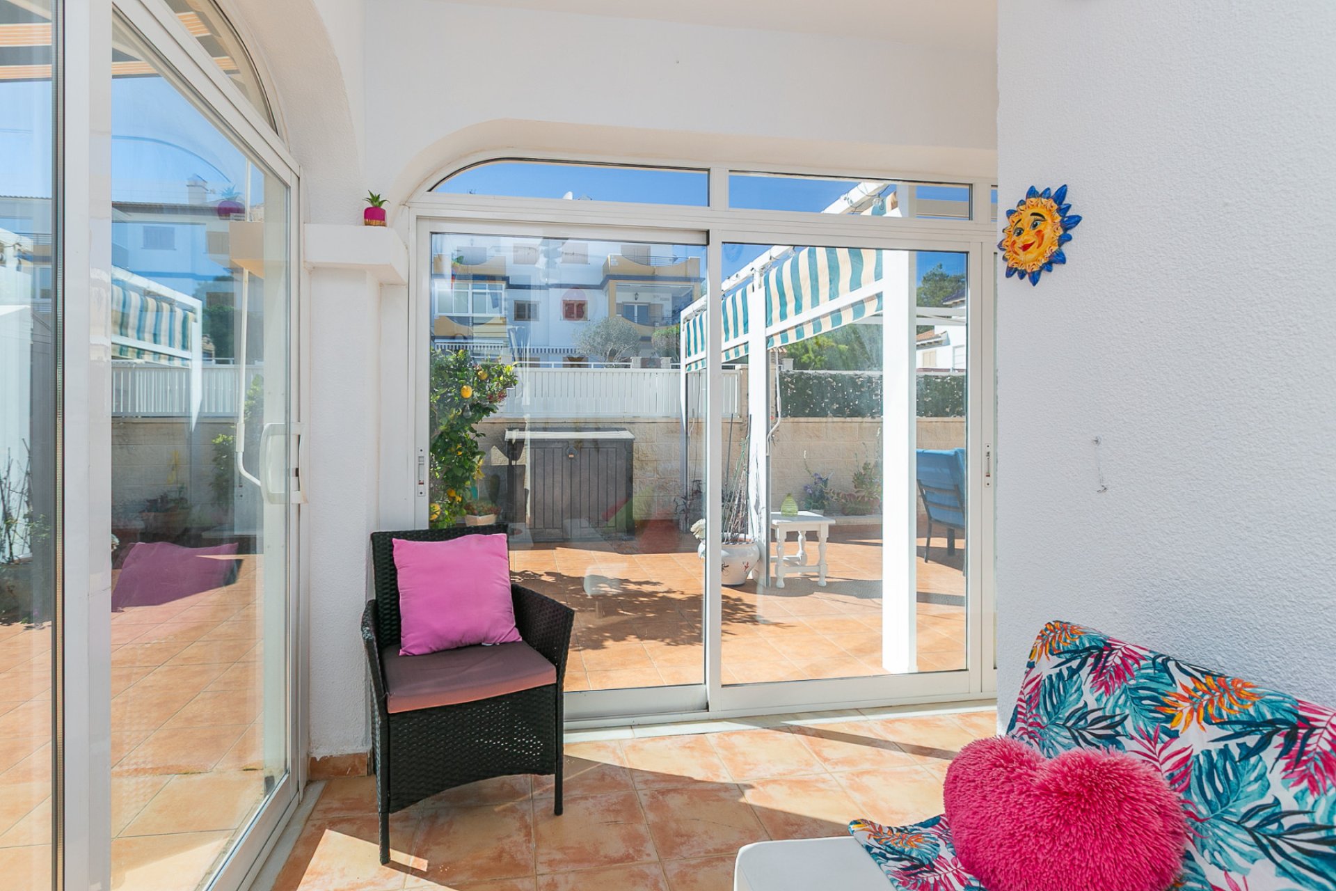 Resale - Villa * - Mil Palmeras * - Riomar