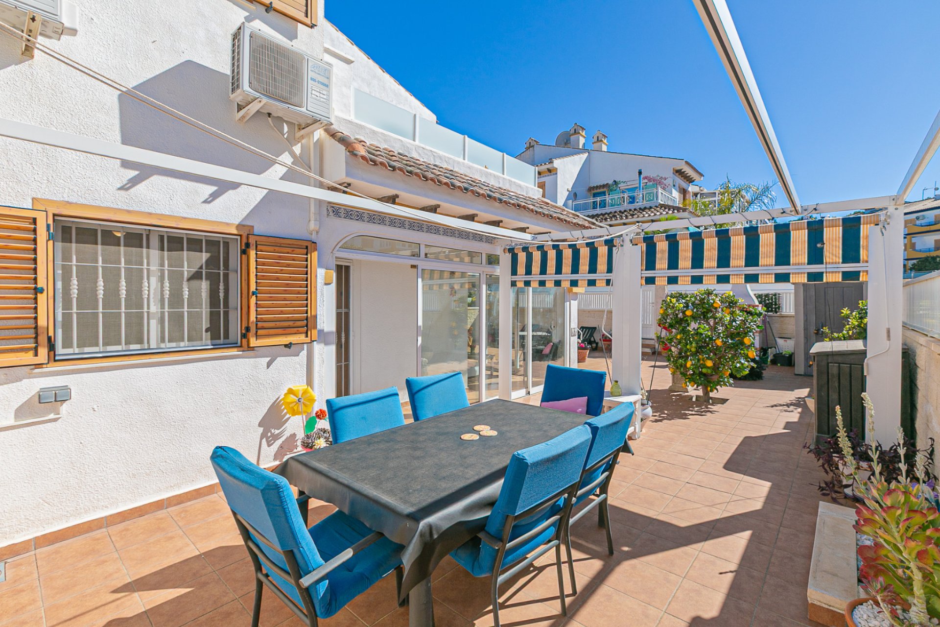 Resale - Villa * - Mil Palmeras * - Riomar