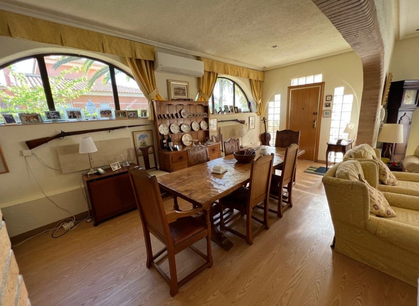 Resale - Villa * - Orihuela * - Cabo Roig *