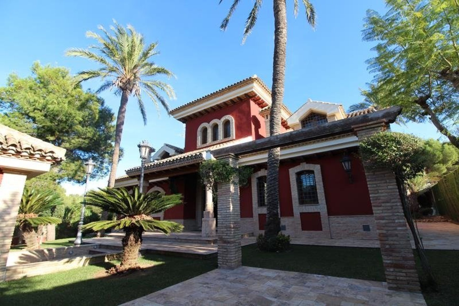 Resale - Villa * - Orihuela * - Campoamor