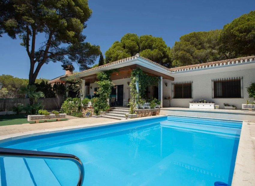 Resale - Villa * - Orihuela * - Campoamor *