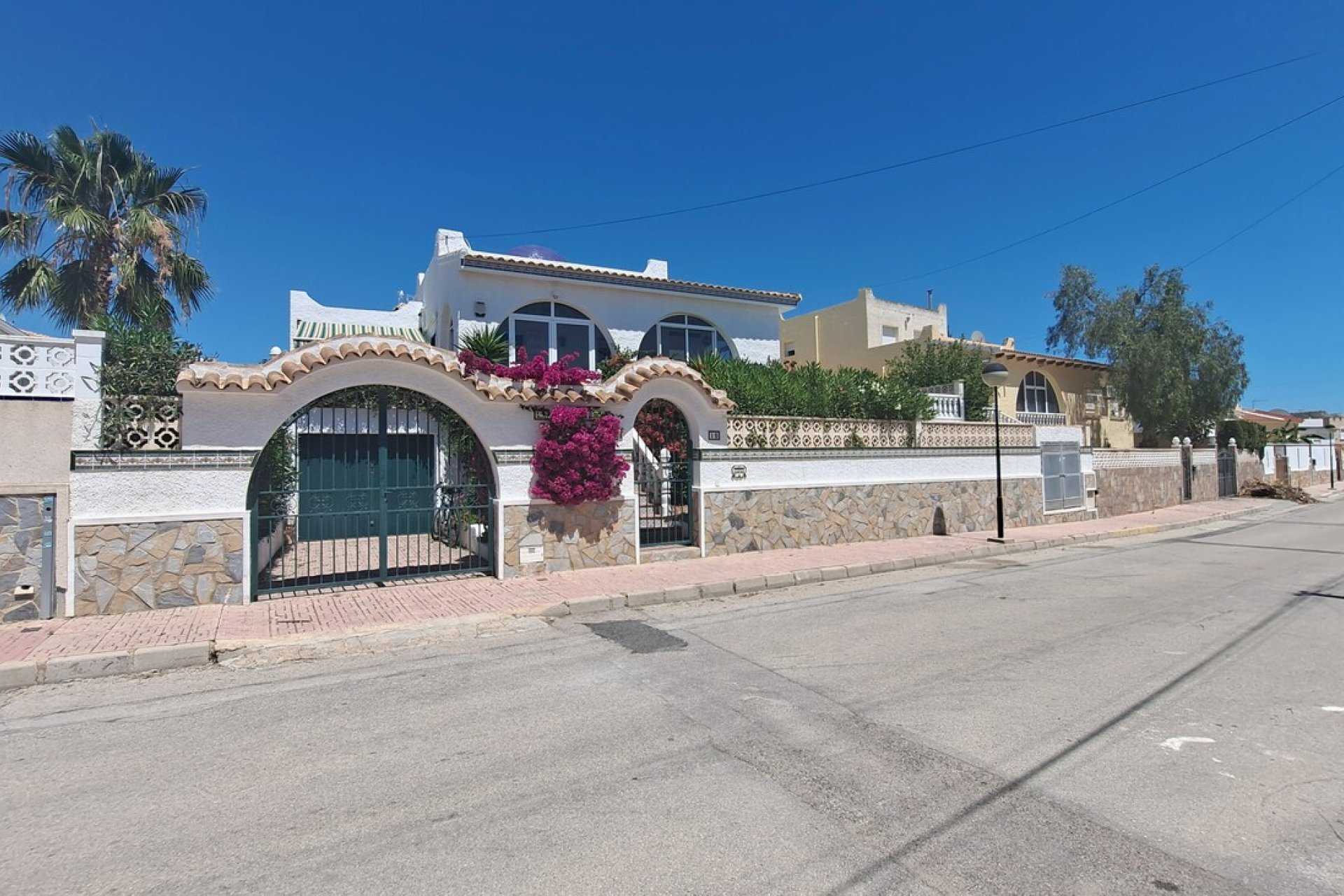 Resale - Villa * - Orihuela Costa * - Blue Lagoon