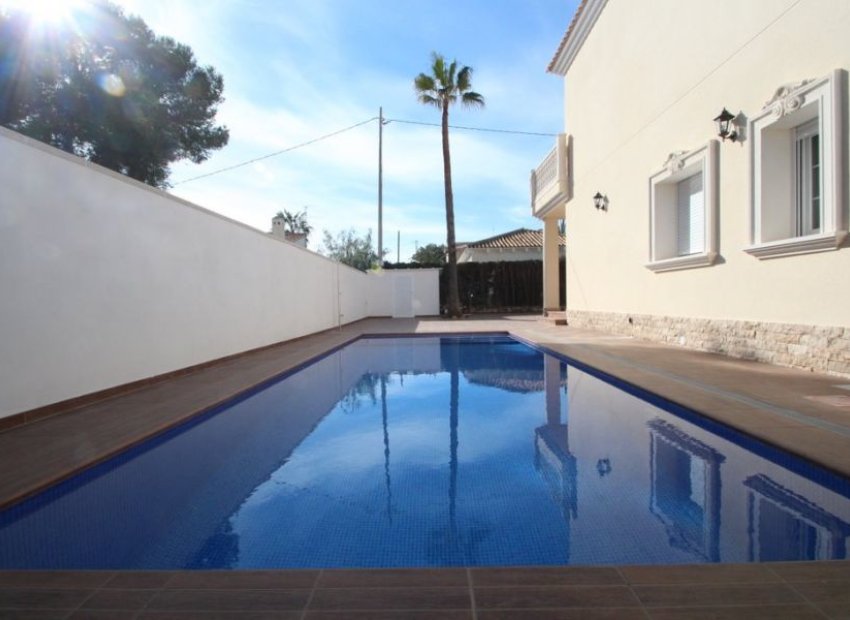 Resale - Villa - Orihuela Costa - Cabo Roig