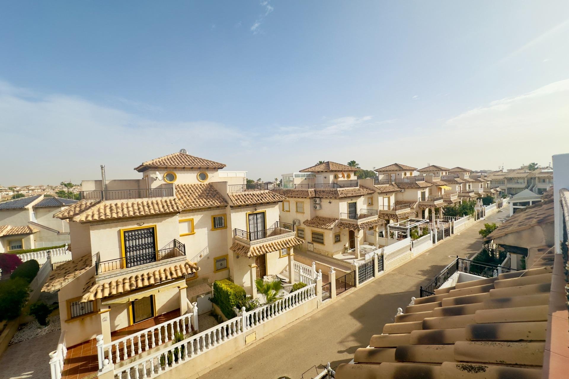 Resale - Villa * - Orihuela Costa - Cabo Roig *