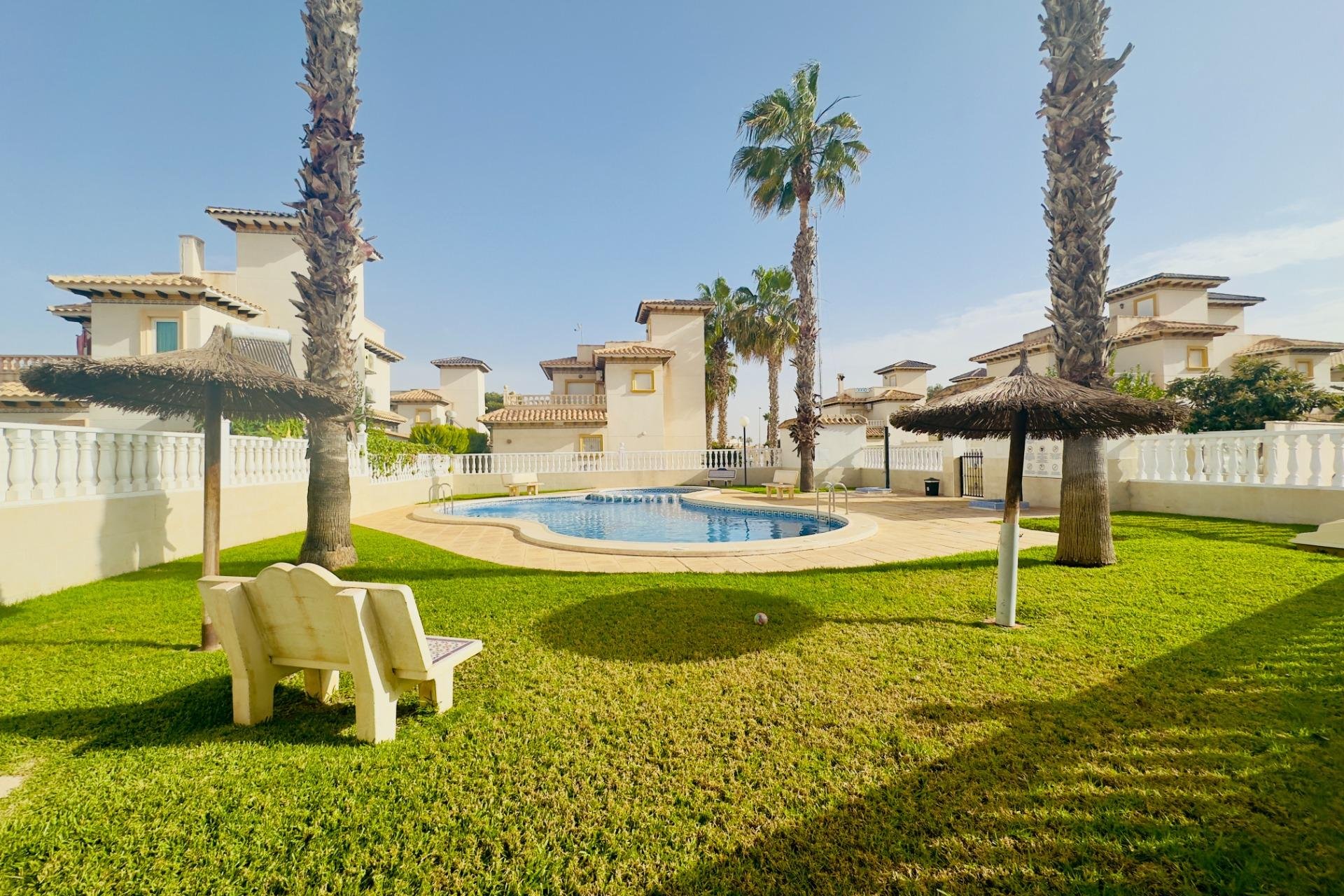 Resale - Villa * - Orihuela Costa - Cabo Roig *
