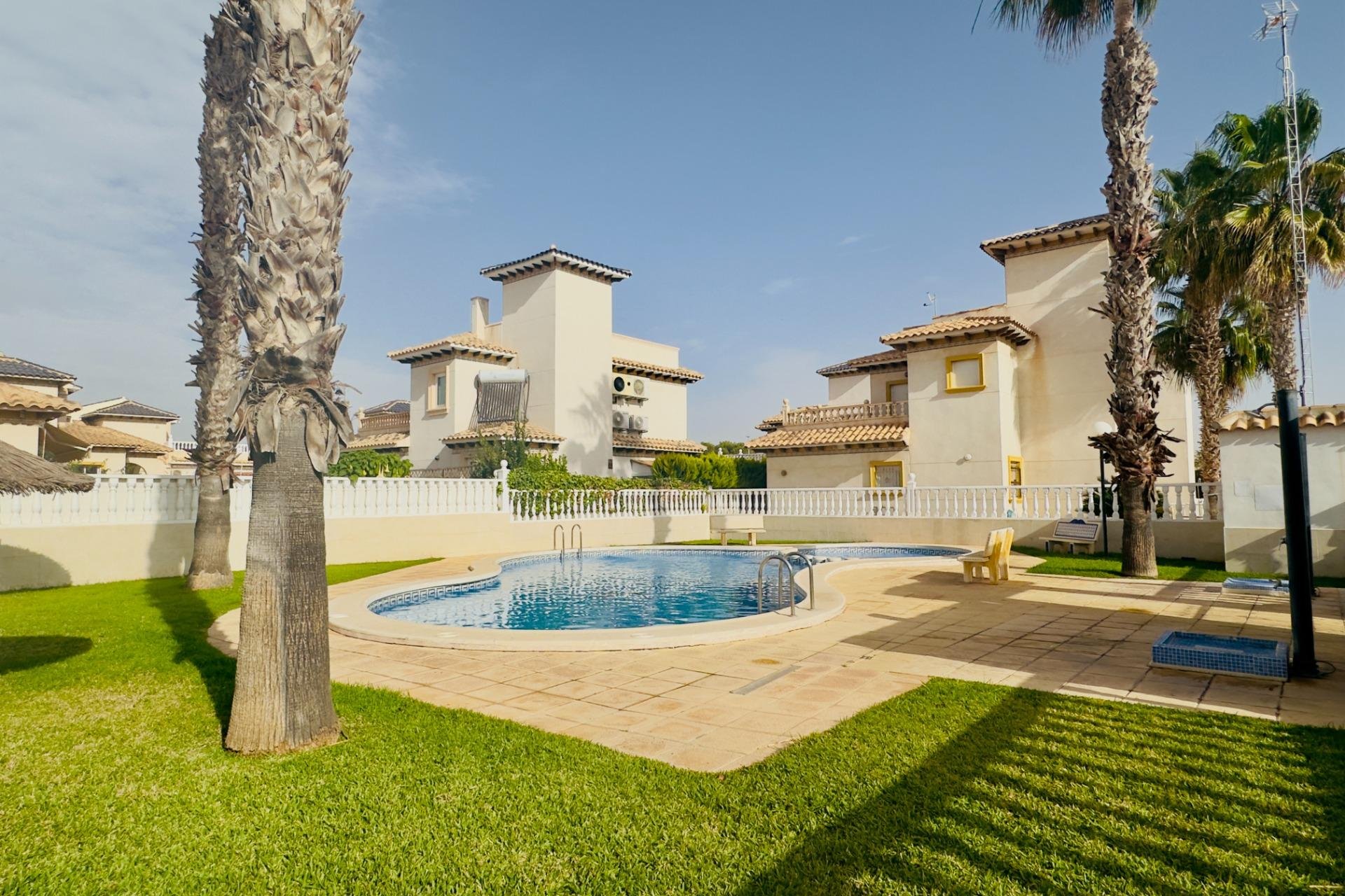 Resale - Villa * - Orihuela Costa - Cabo Roig *