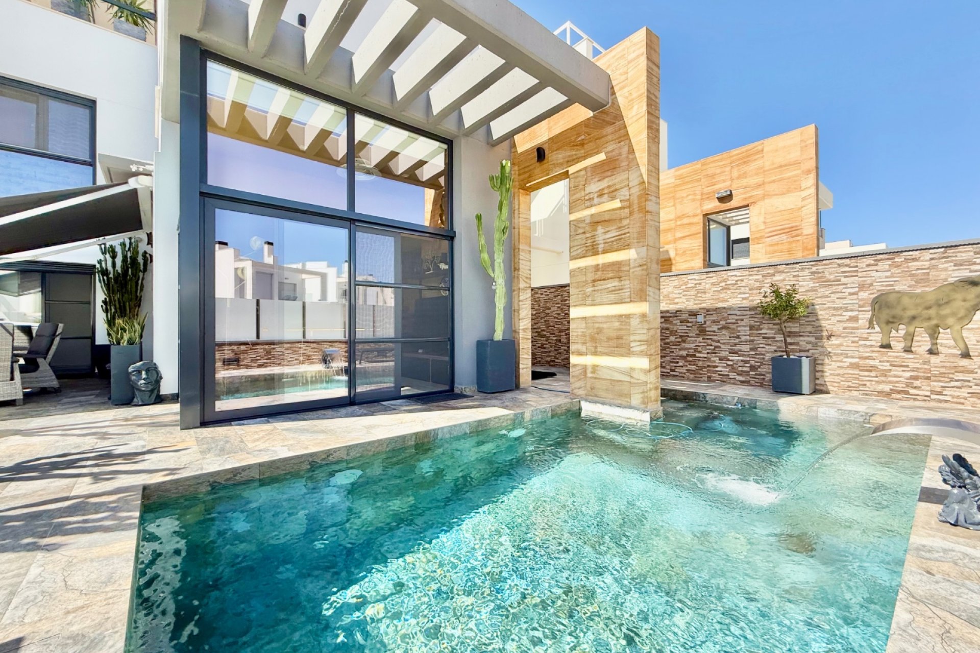 Resale - Villa * - Orihuela Costa * - Cabo Roig *
