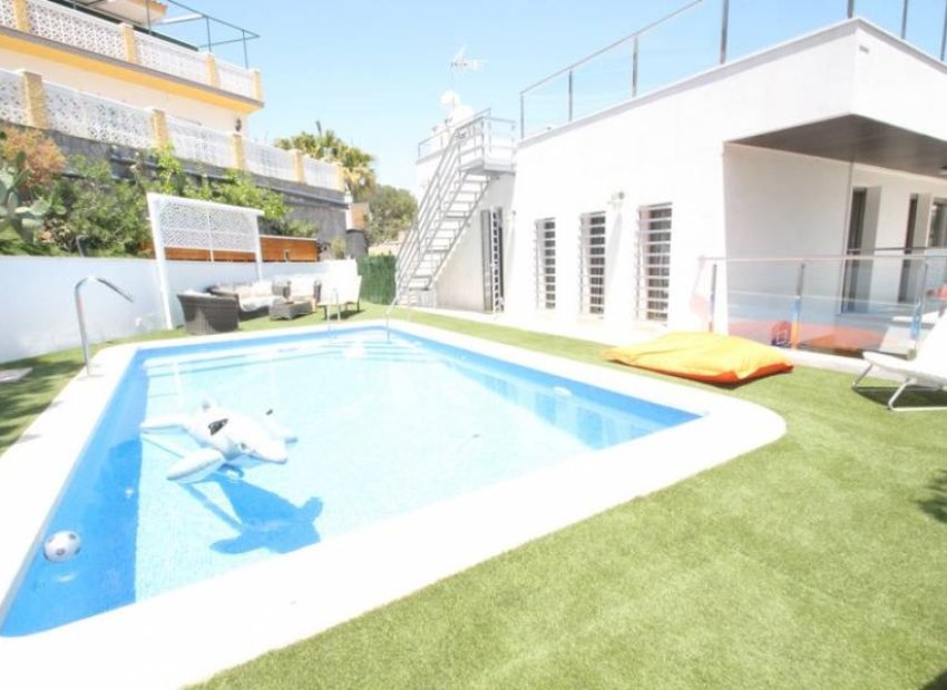 Resale - Villa - Orihuela Costa - Campoamor