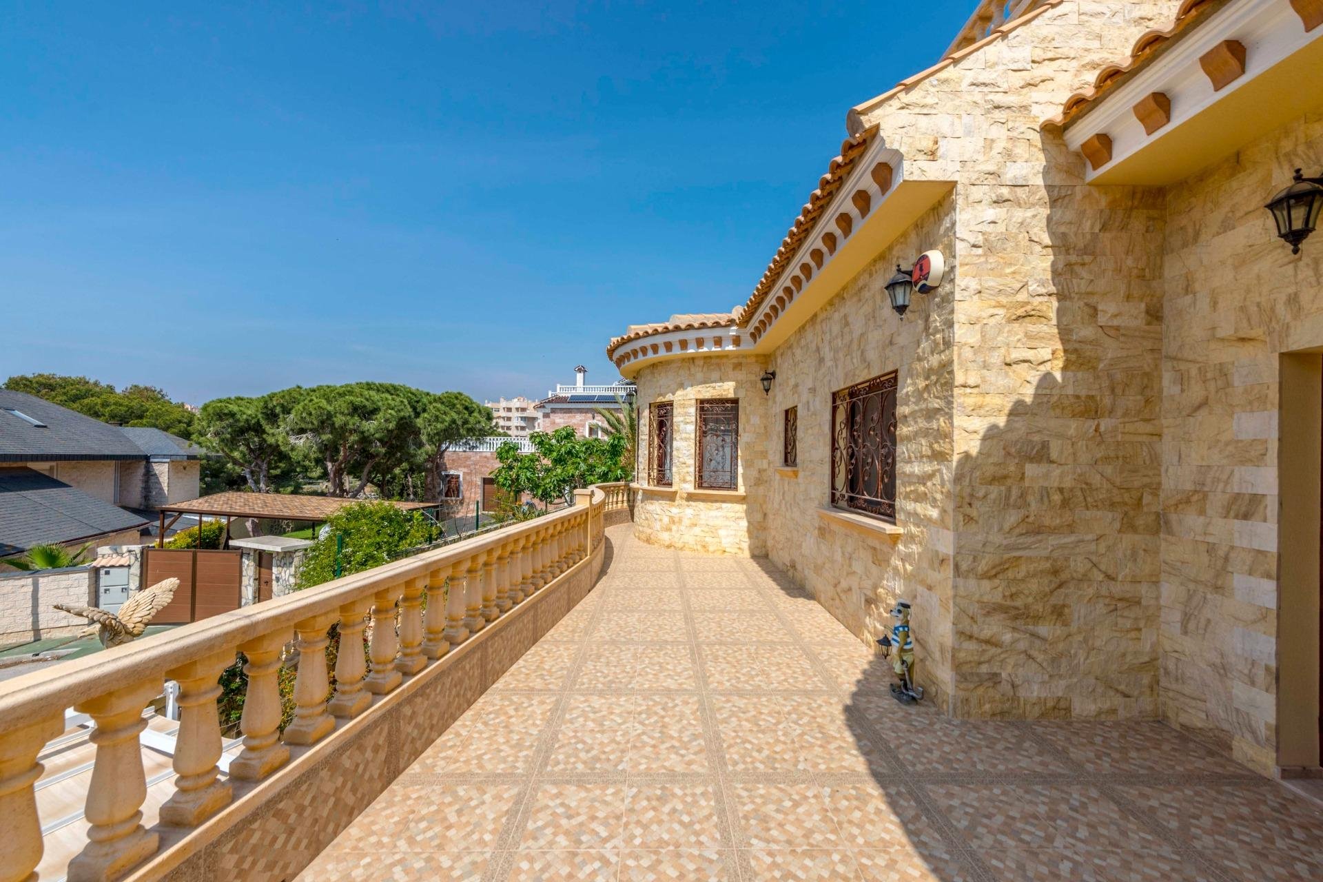 Resale - Villa * - Orihuela Costa * - Campoamor *