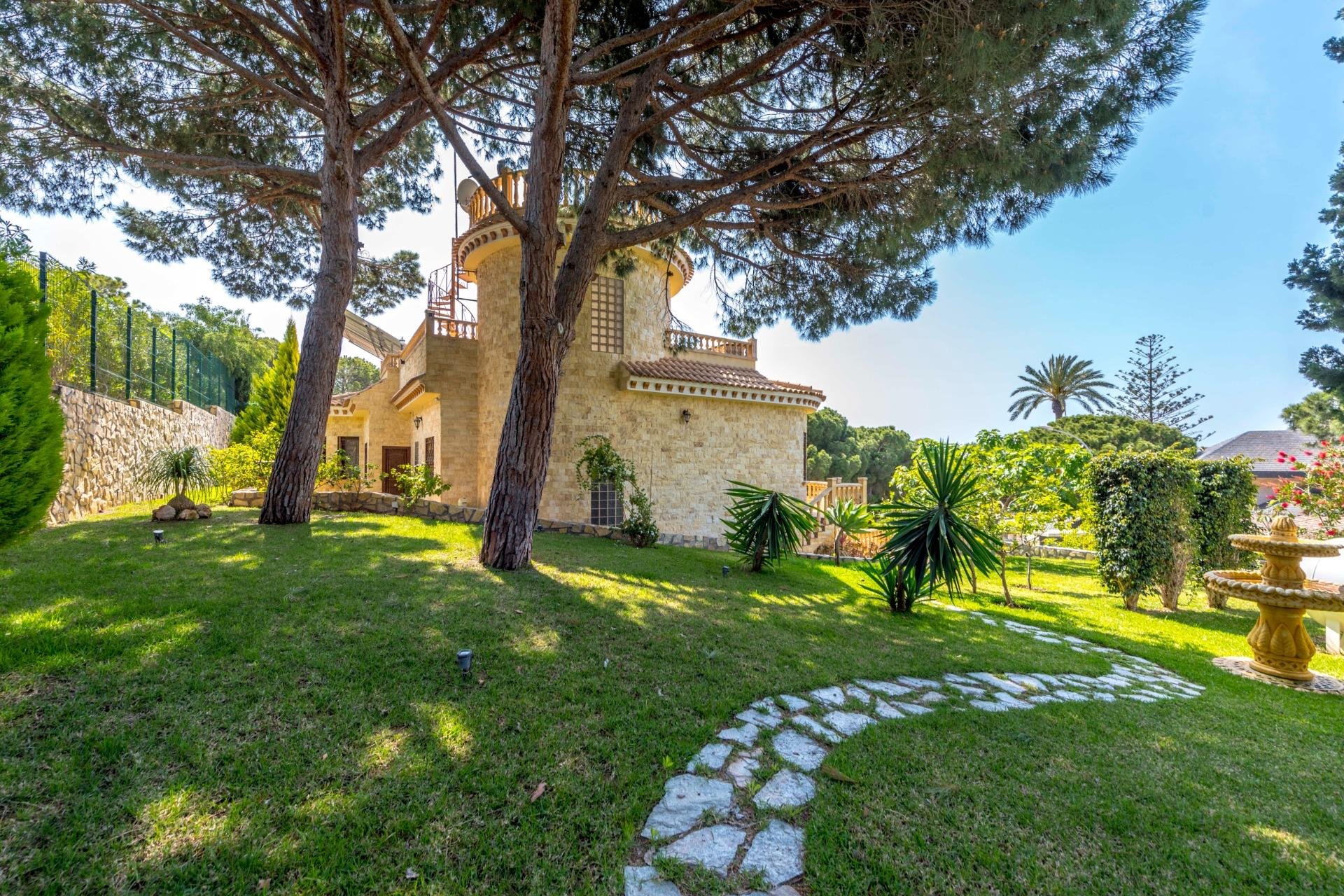 Resale - Villa * - Orihuela Costa * - Campoamor *