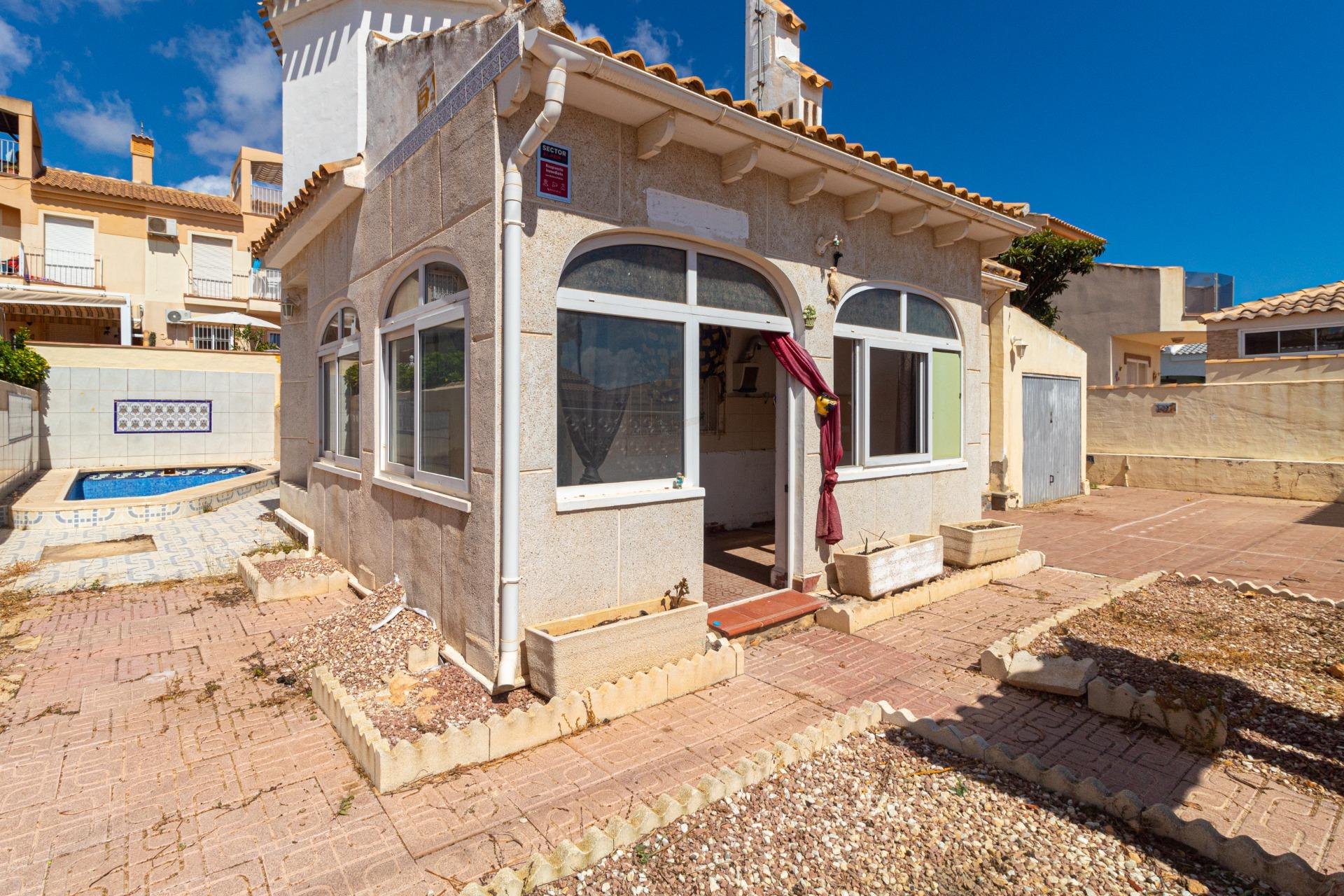 Resale - Villa * - Orihuela Costa * - La Florida *