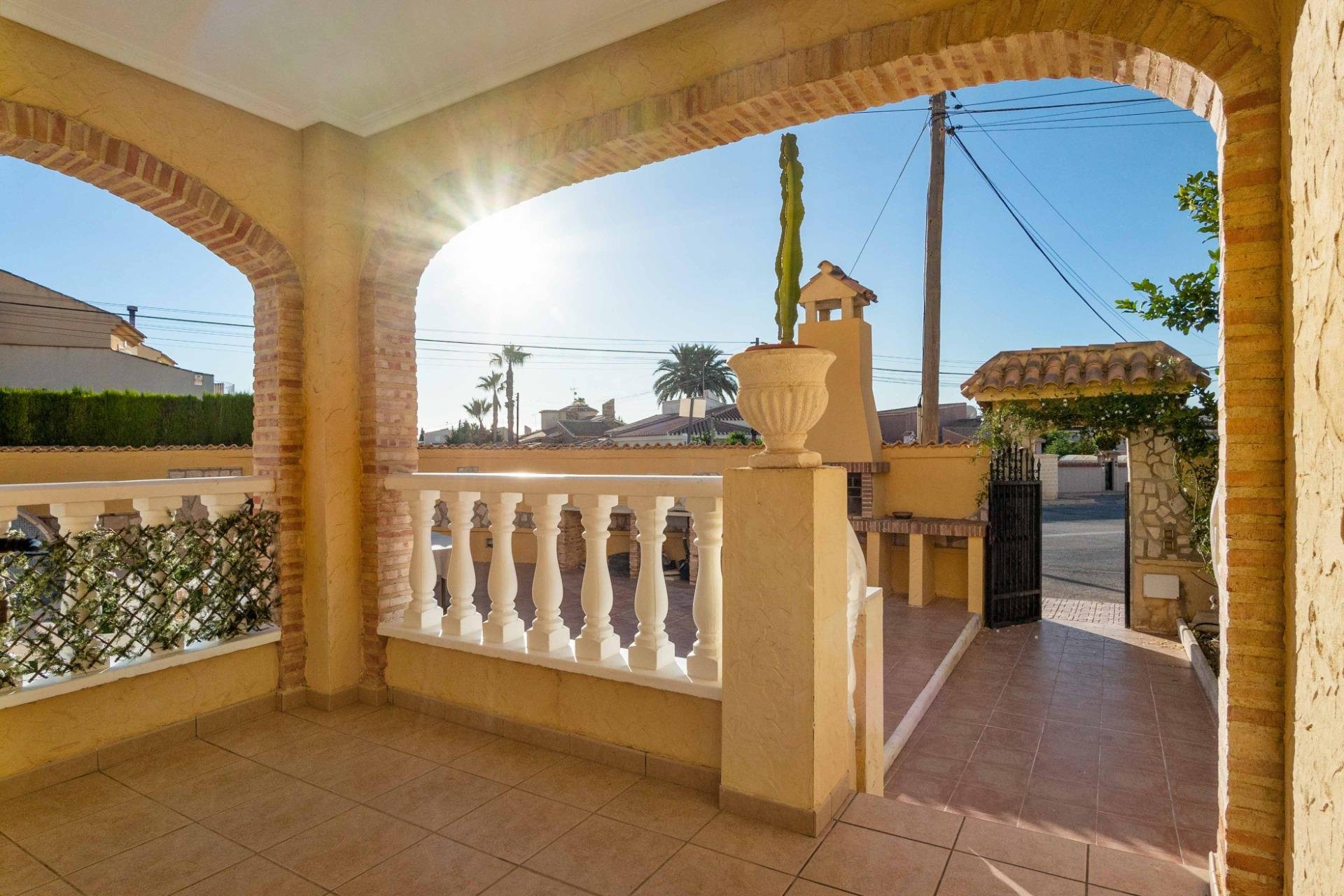 Resale - Villa * - Orihuela Costa * - La Florida *
