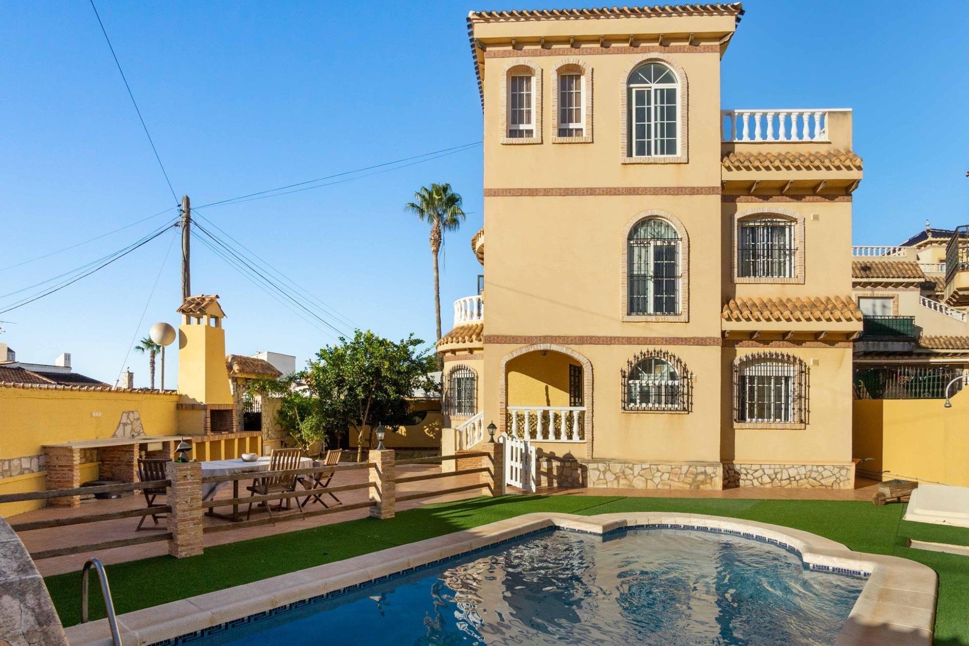 Resale - Villa - Orihuela Costa - La Florida