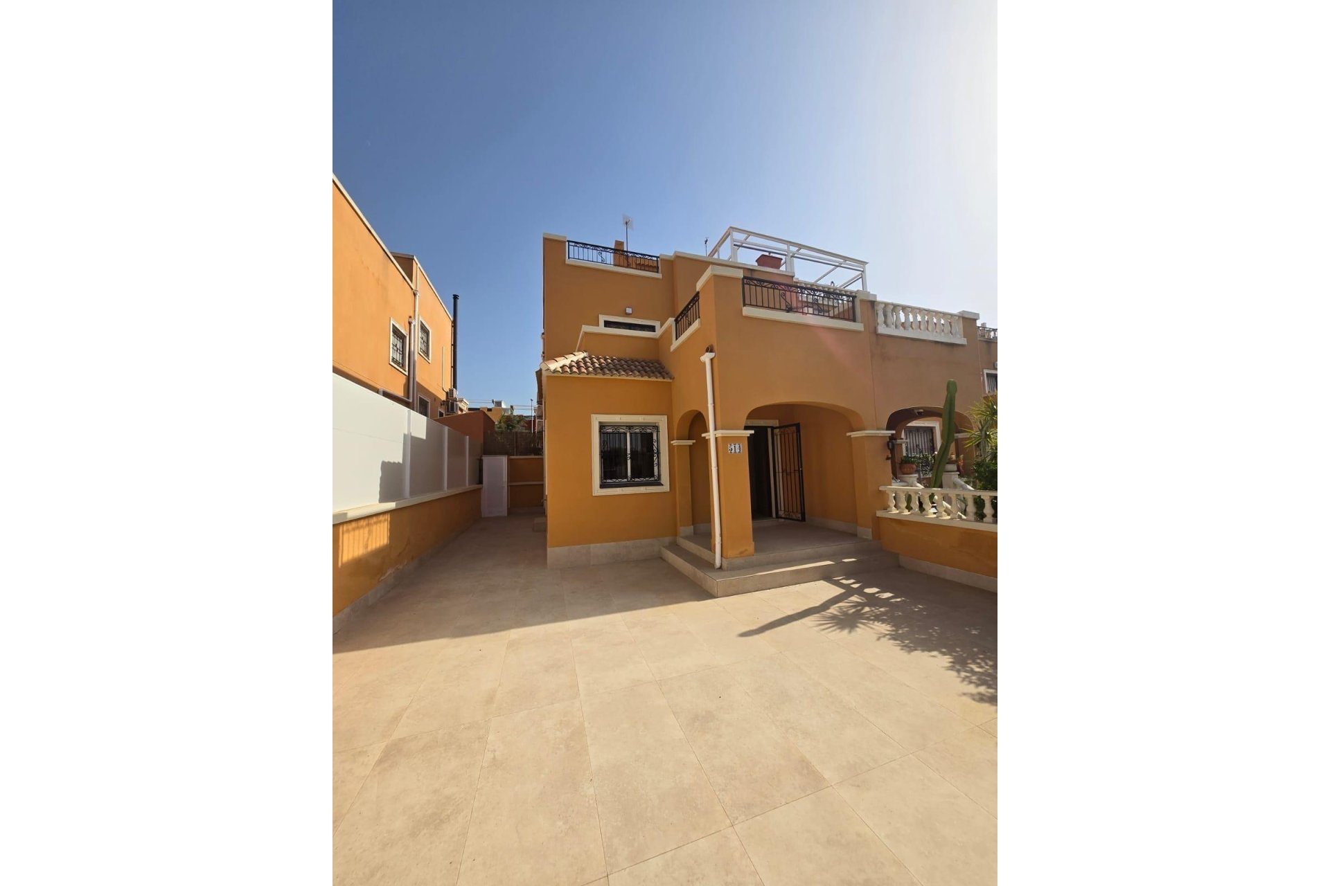 Resale - Villa * - Orihuela Costa * - La Florida *
