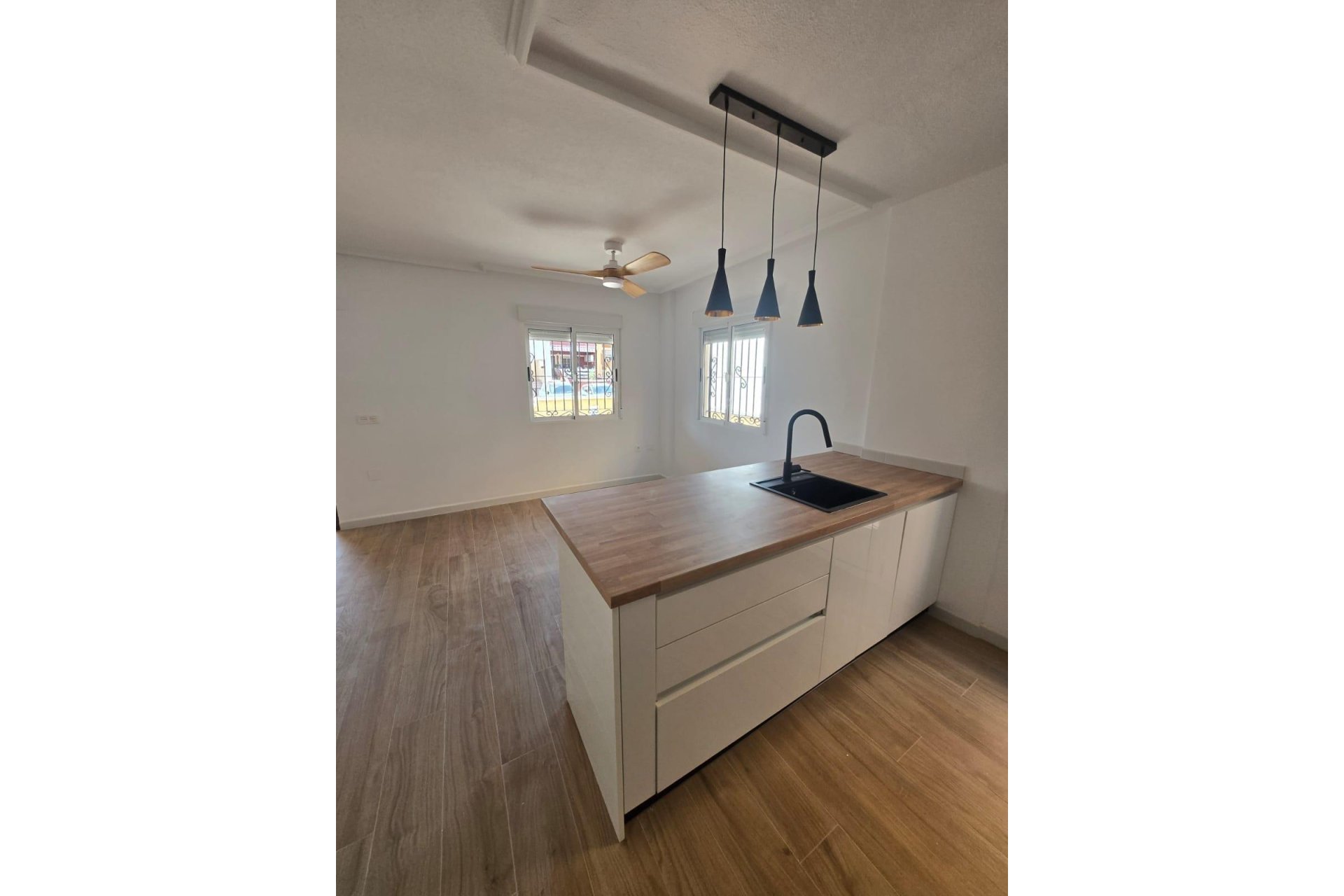 Resale - Villa * - Orihuela Costa * - La Florida *