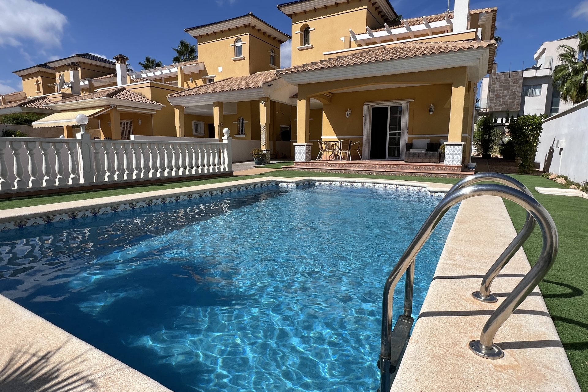 Resale - Villa - Orihuela Costa - La Zenia