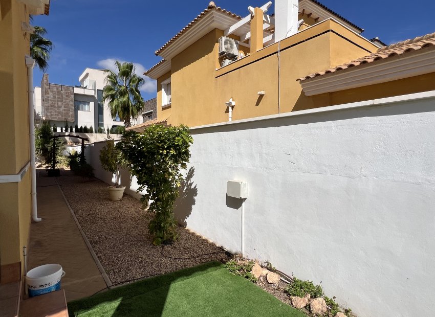 Resale - Villa - Orihuela Costa - La Zenia