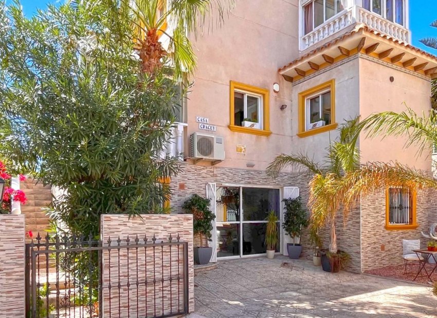 Resale - Villa - Orihuela Costa - La Zenia