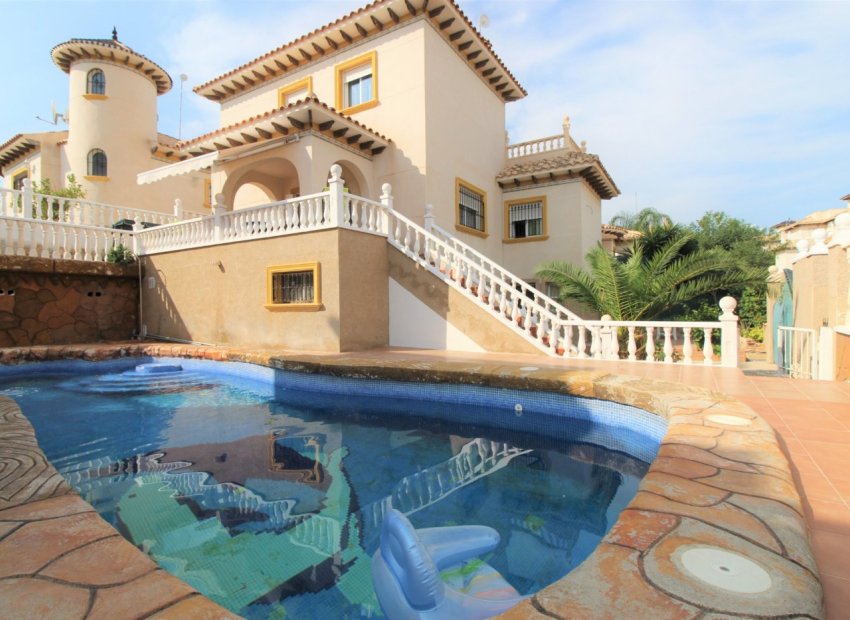 Resale - Villa - Orihuela Costa - La Zenia