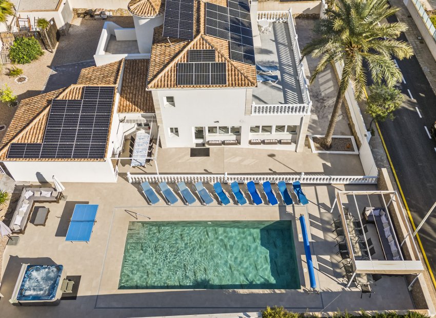 Resale - Villa * - Orihuela Costa * - La Zenia *