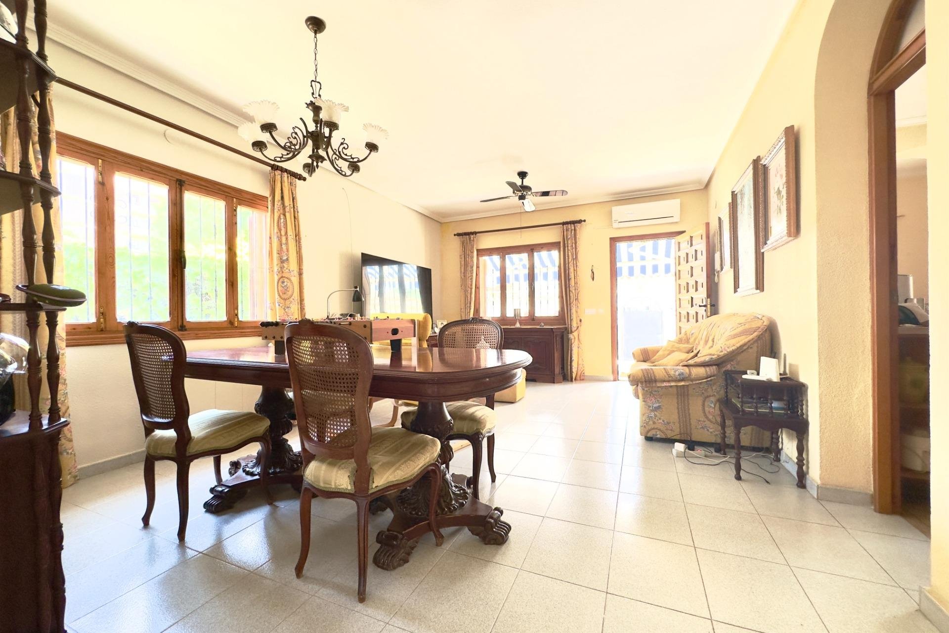 Resale - Villa * - Orihuela Costa * - La Zenia *