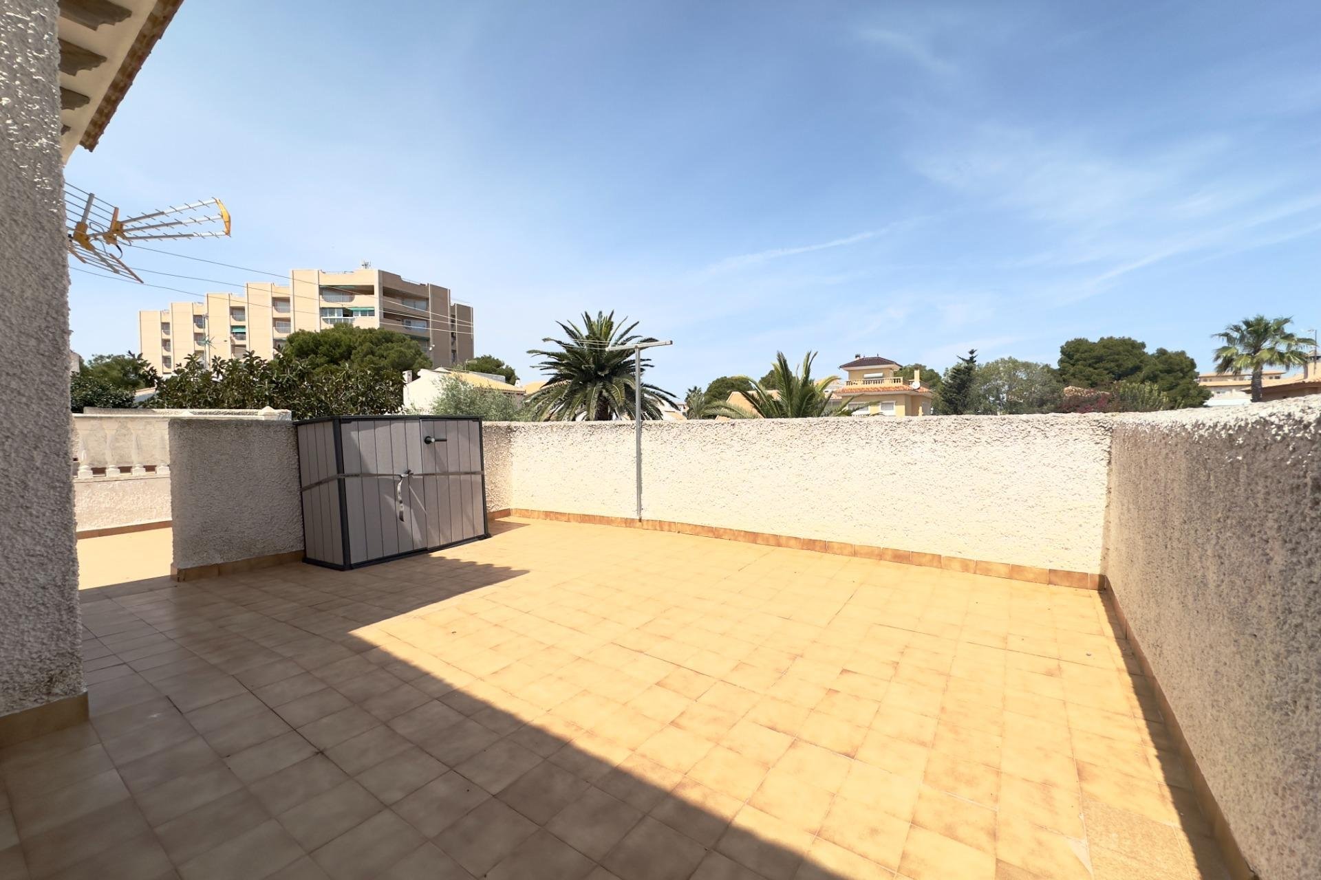 Resale - Villa * - Orihuela Costa * - La Zenia *