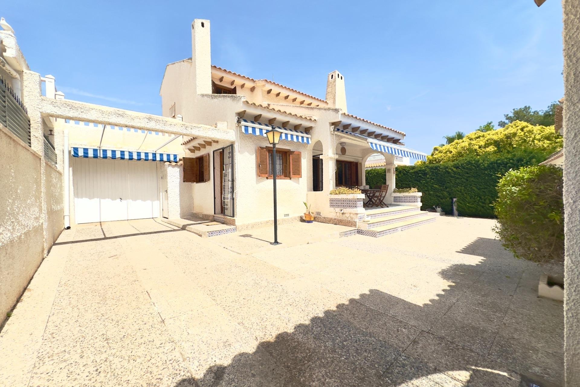 Resale - Villa * - Orihuela Costa * - La Zenia *