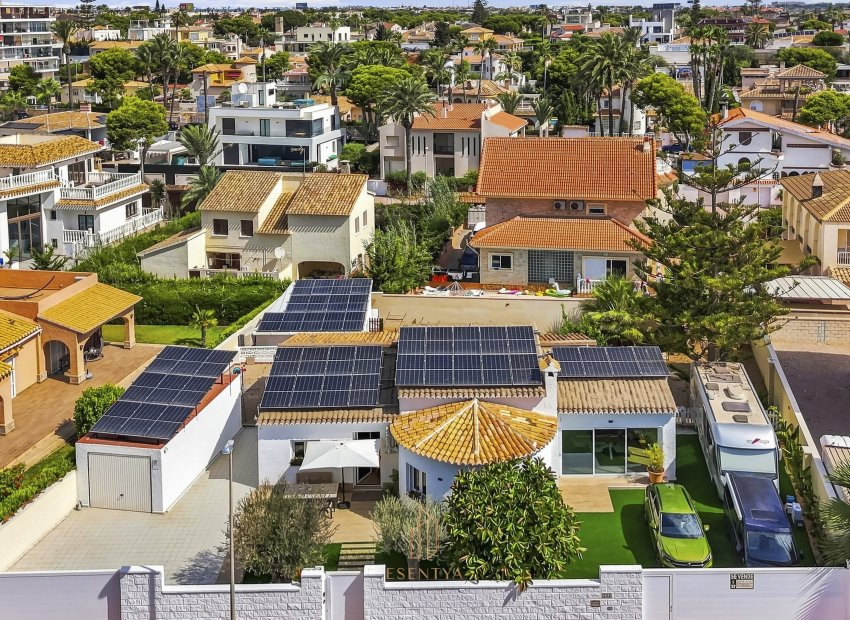 Resale - Villa * - Orihuela Costa * - La Zenia *