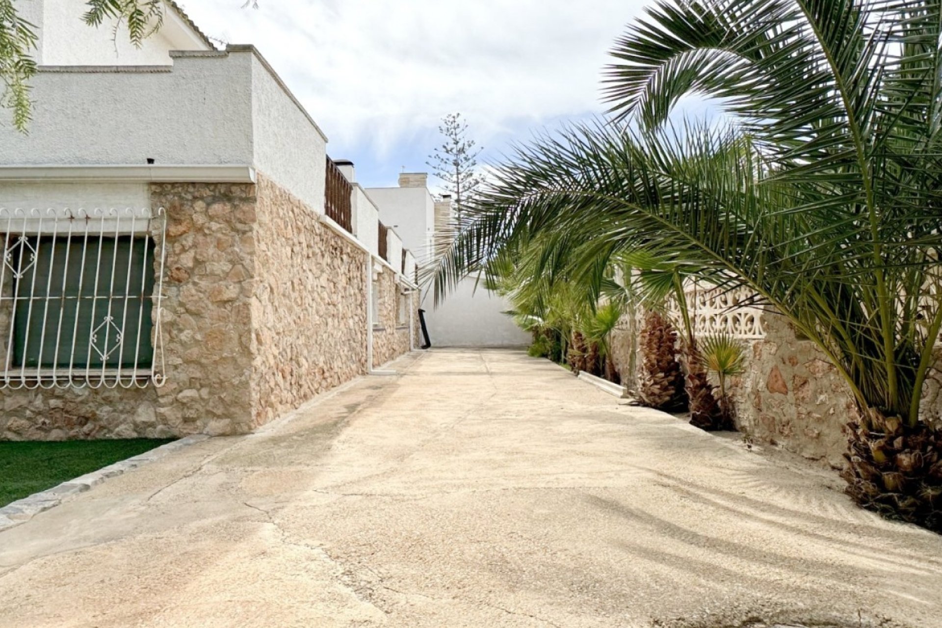 Resale - Villa - Orihuela Costa - La Zenia