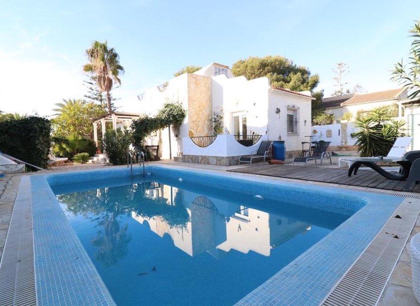 Resale - Villa - Orihuela Costa - La Zenia