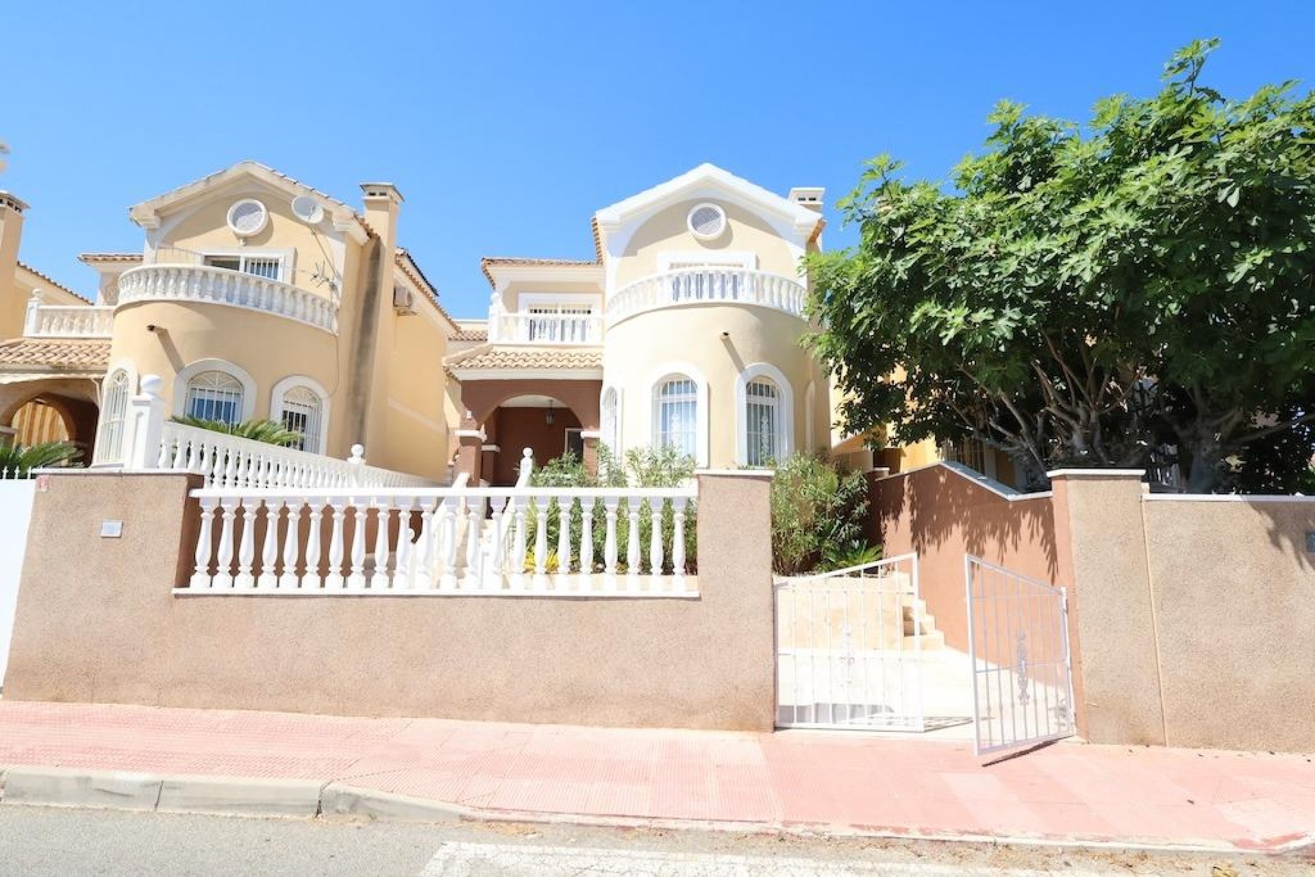 Resale - Villa * - Orihuela Costa * - Las Filipinas *