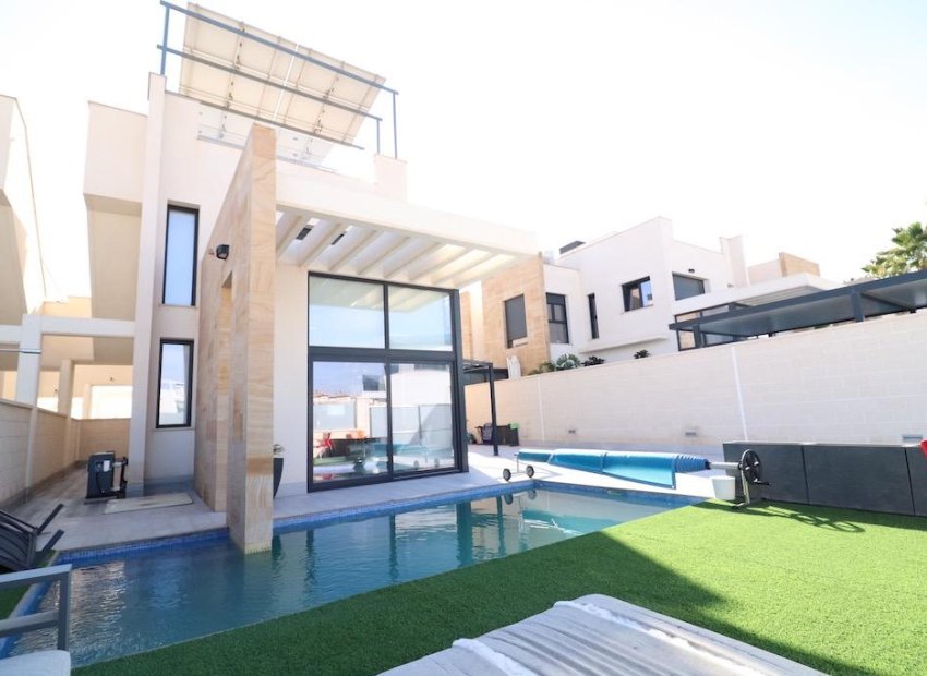 Resale - Villa - Orihuela Costa - Lomas de Cabo Roig